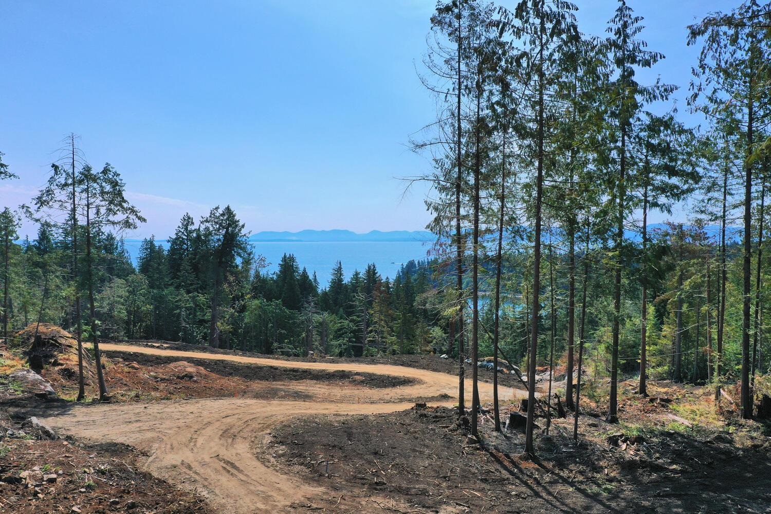 Wilson Lam Realtor, LOT 4 REDROOFFS, Halfmoon Bay, British Columbia V7Z 1A1, Land Only,For Sale ,R2755794