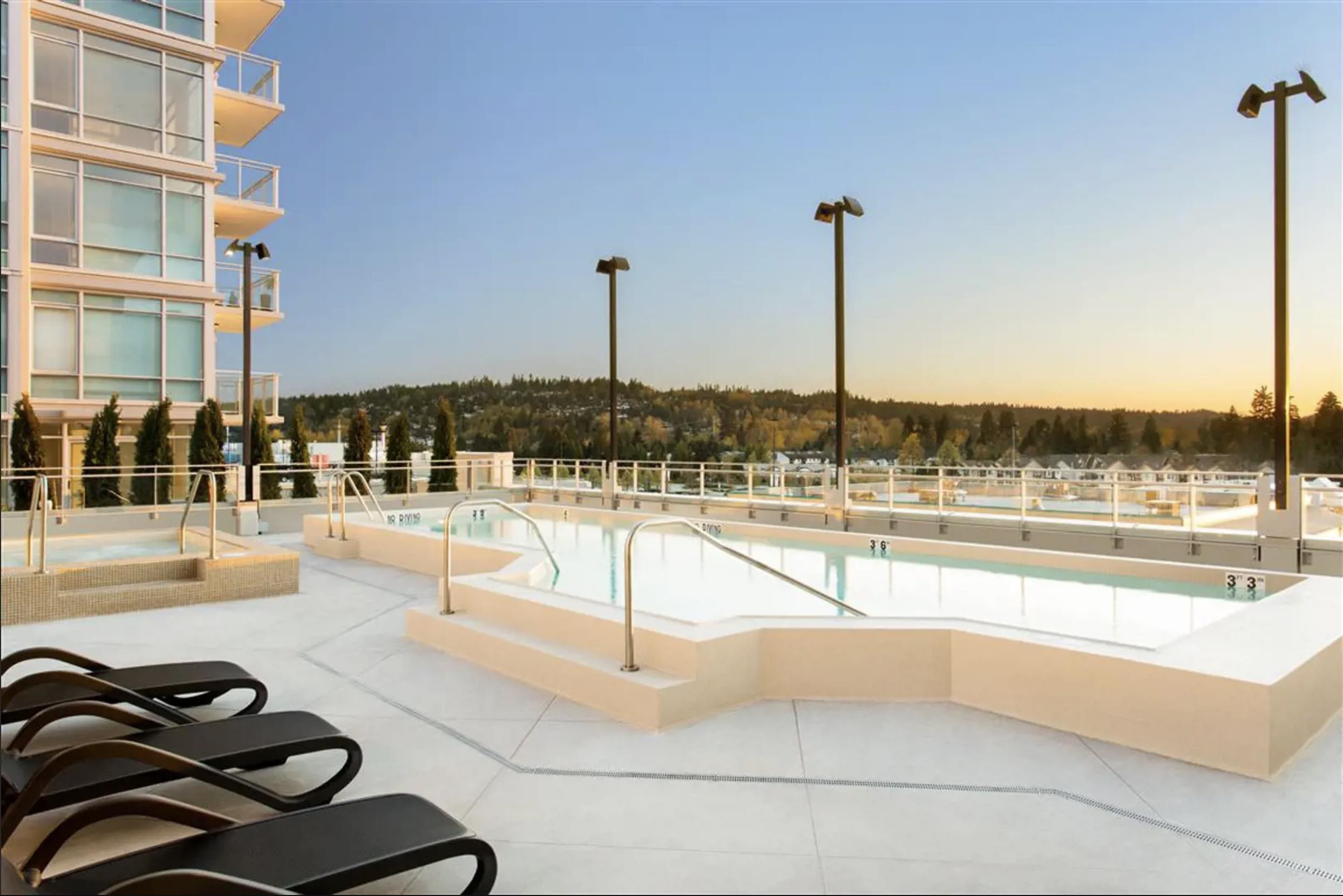 Outdoor pool and Jacuzzi/Swirlpool/Hot Tub
