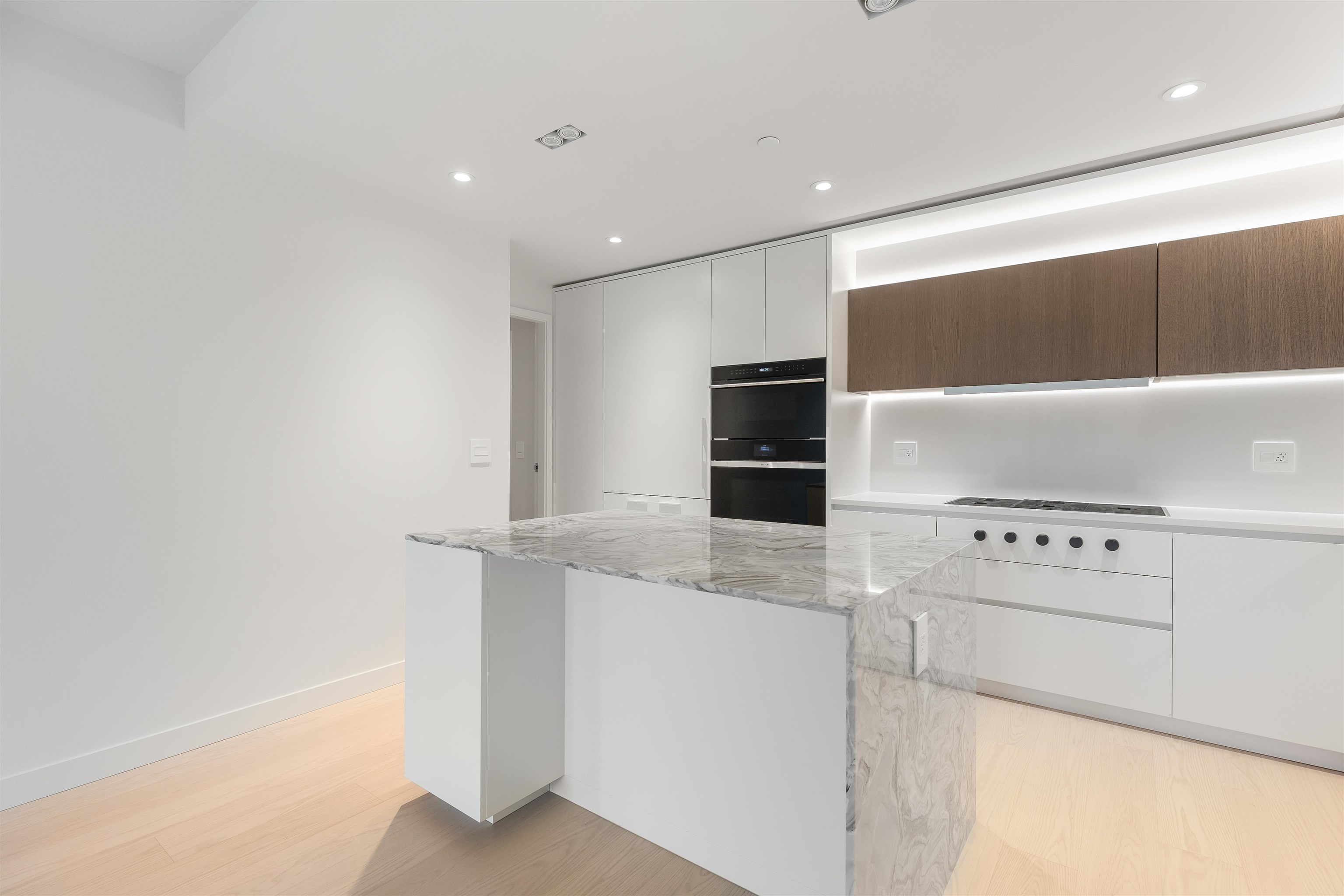 Wilson Lam Realtor, 303-3596 28TH AVENUE, Vancouver, British Columbia V6S 2G5, 2 Bedrooms, 2 Bathrooms, Residential Attached,For Sale ,R2758670