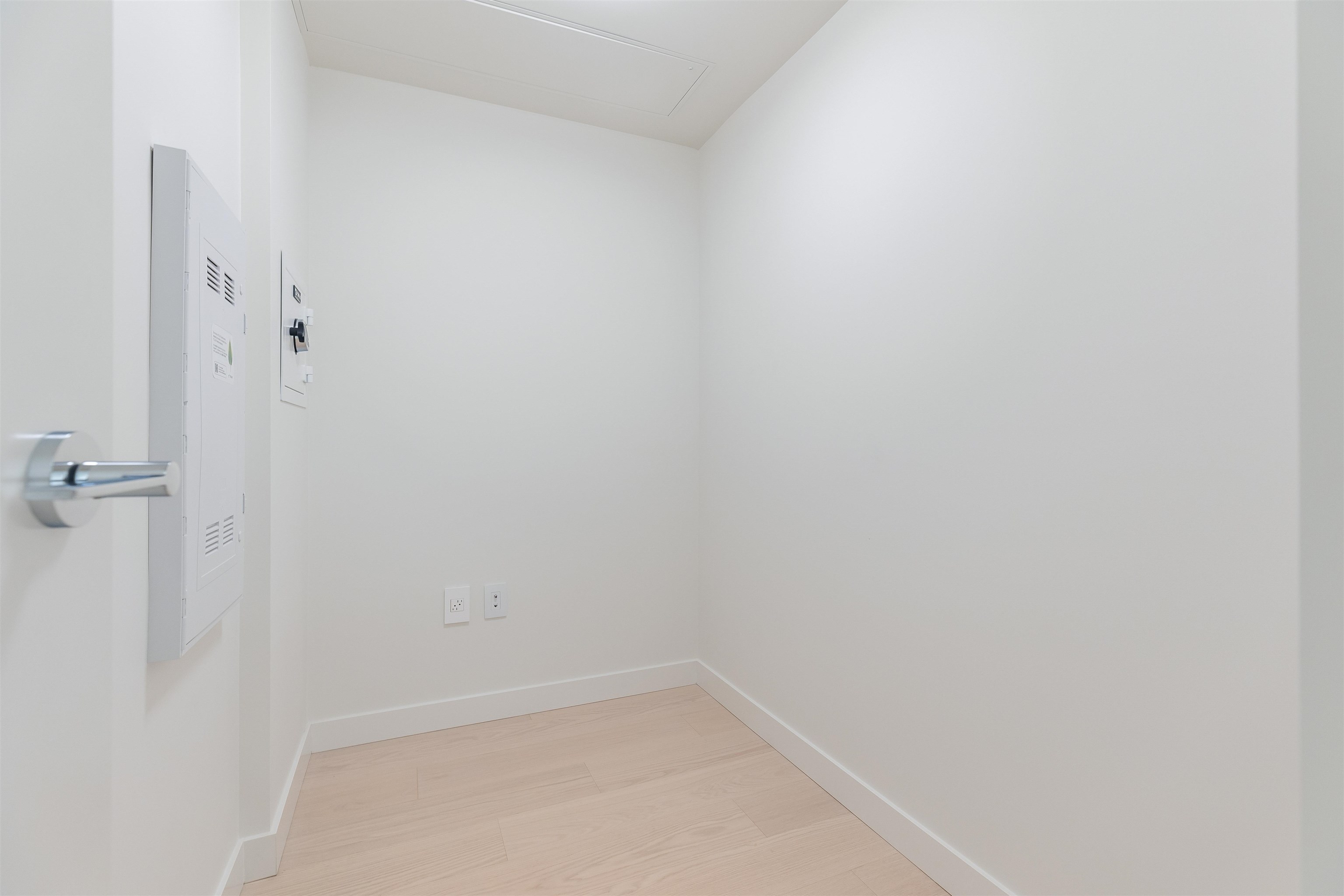 Wilson Lam Realtor, 303-3596 28TH AVENUE, Vancouver, British Columbia V6S 2G5, 2 Bedrooms, 2 Bathrooms, Residential Attached,For Sale ,R2758670