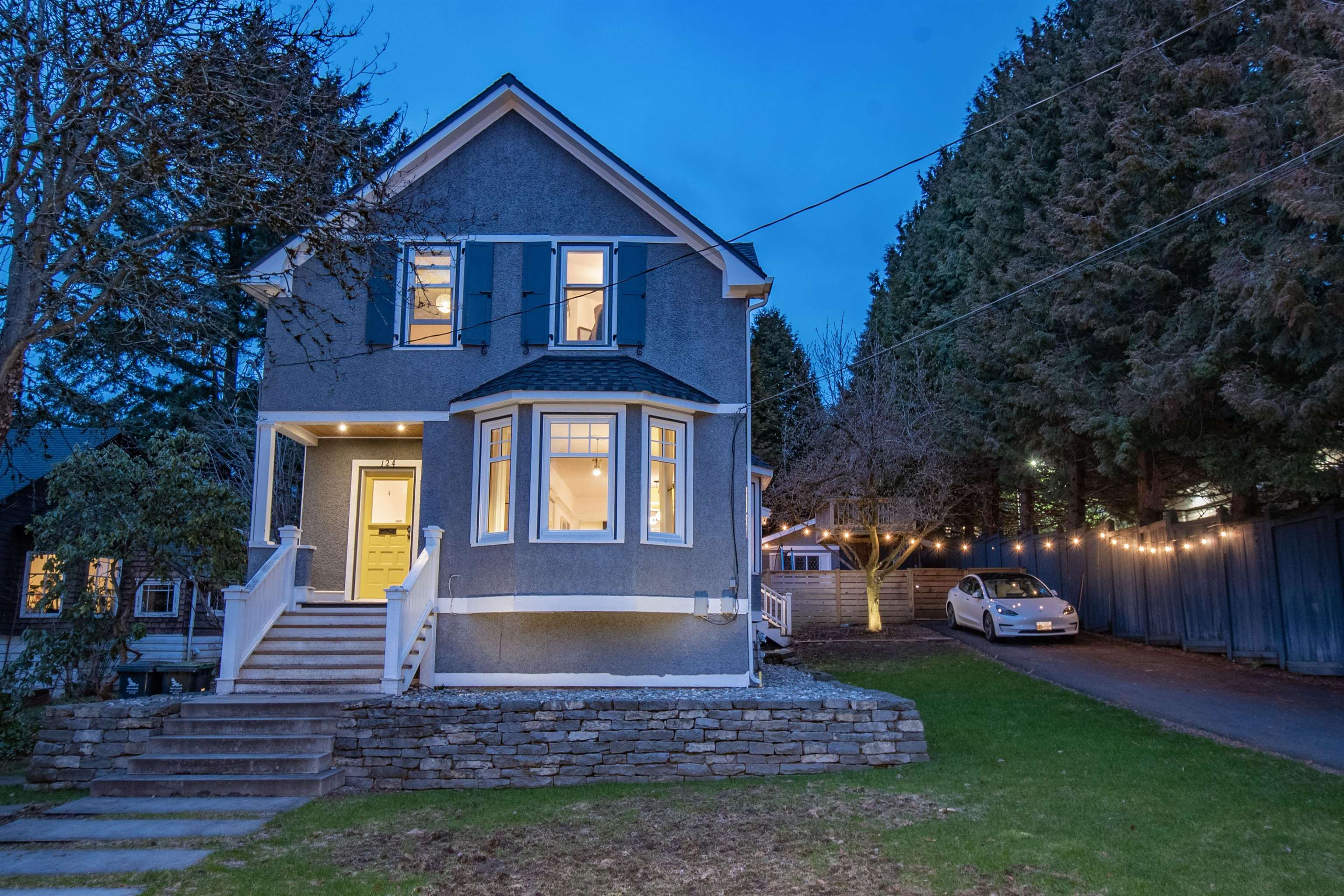 124 W QUEENS ROAD