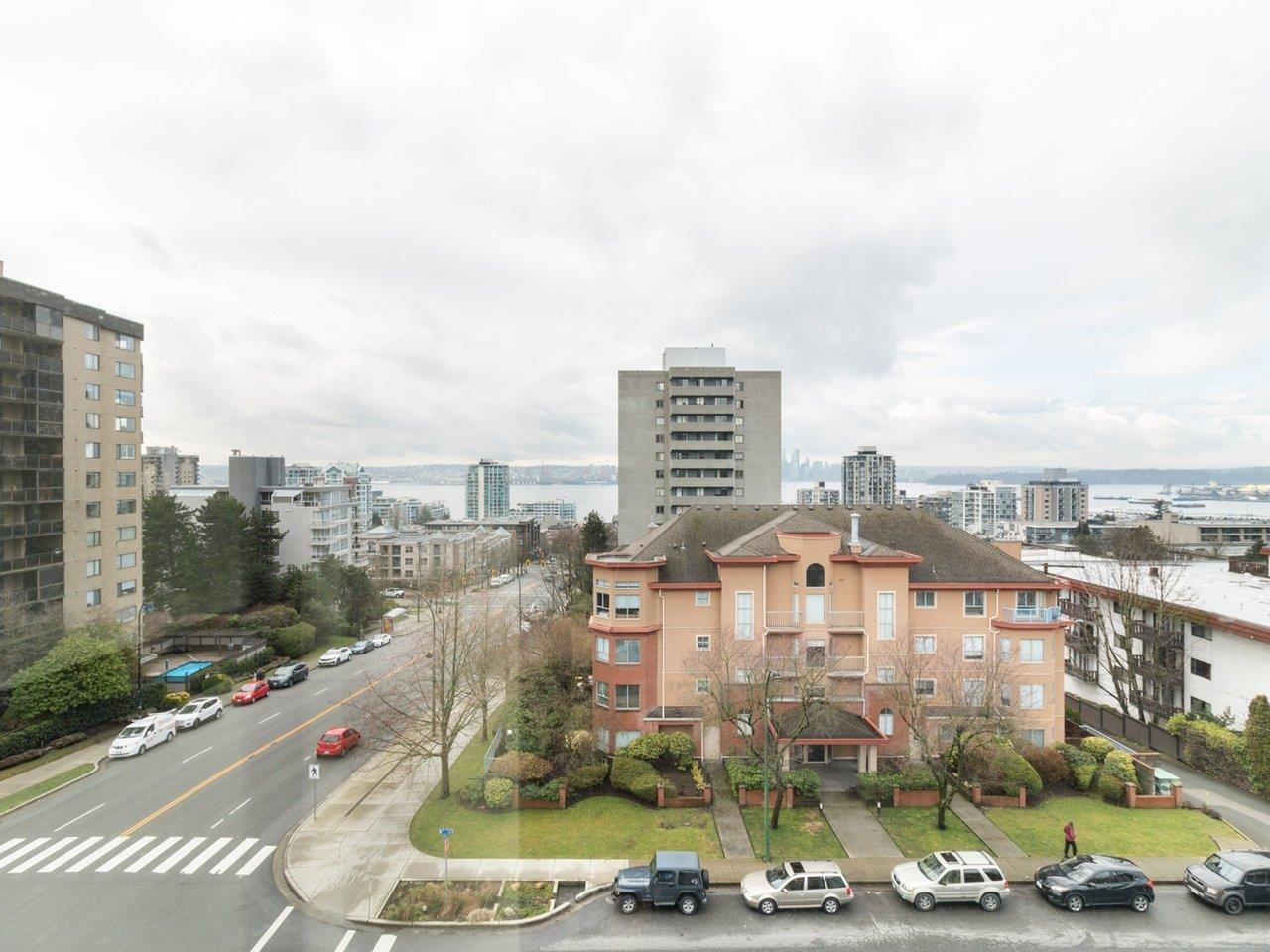 Listing image of 603 505 LONSDALE AVENUE