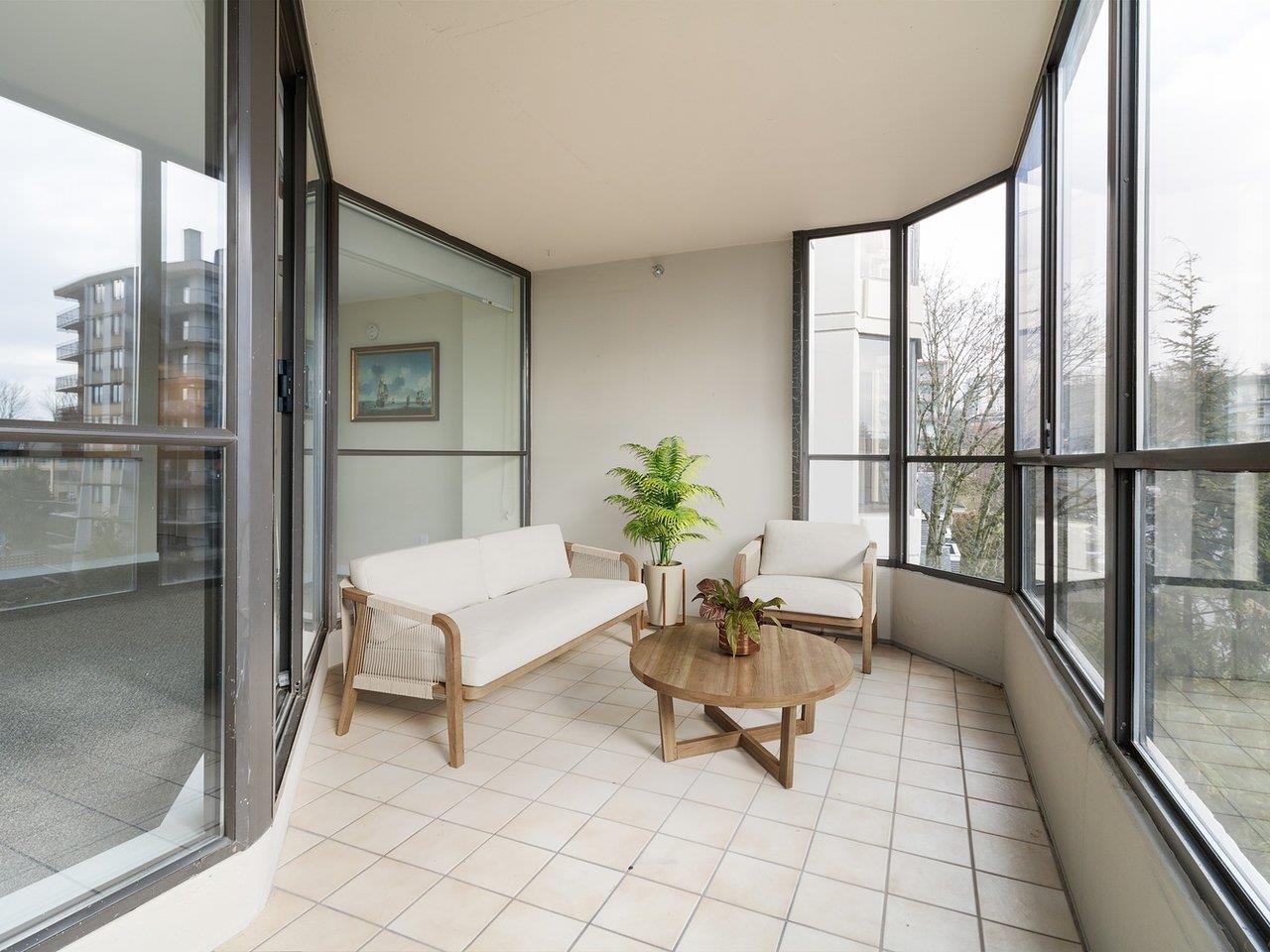 Listing image of 603 505 LONSDALE AVENUE