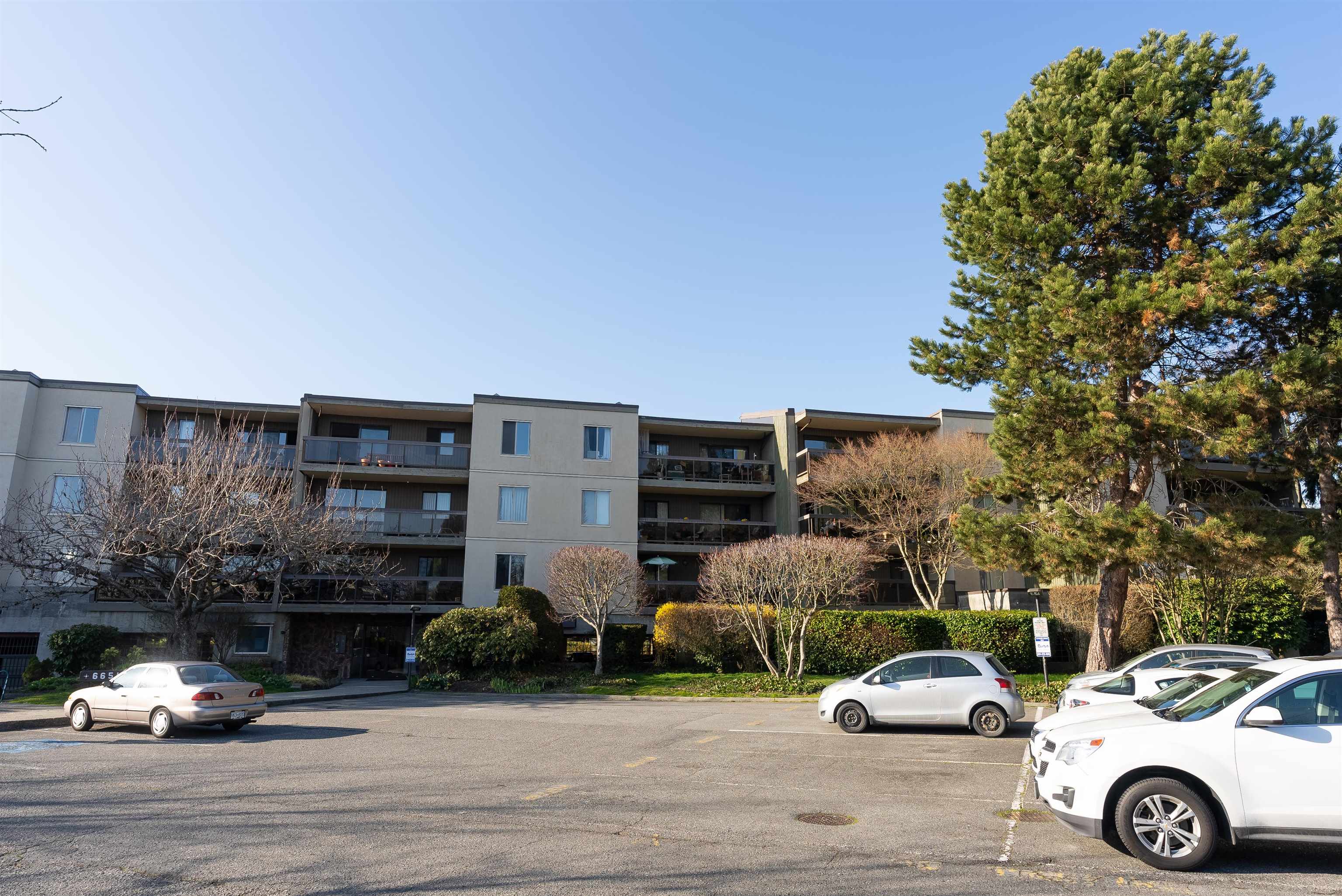 Riverdale RI Apartment/Condo for sale: Braeside 2 bedroom 915 sq.ft. (Listed 2023-03-27)