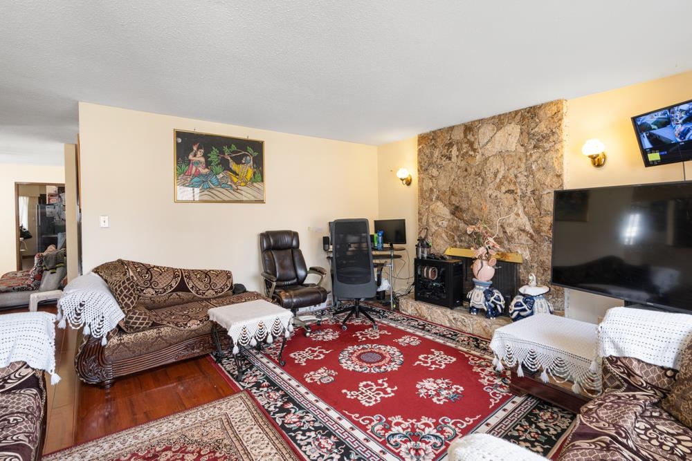 Wilson Lam Realtor, 328 49TH AVENUE, Vancouver, British Columbia V5W 2G6, 6 Bedrooms, 4 Bathrooms, Residential Detached,For Sale ,R2763131