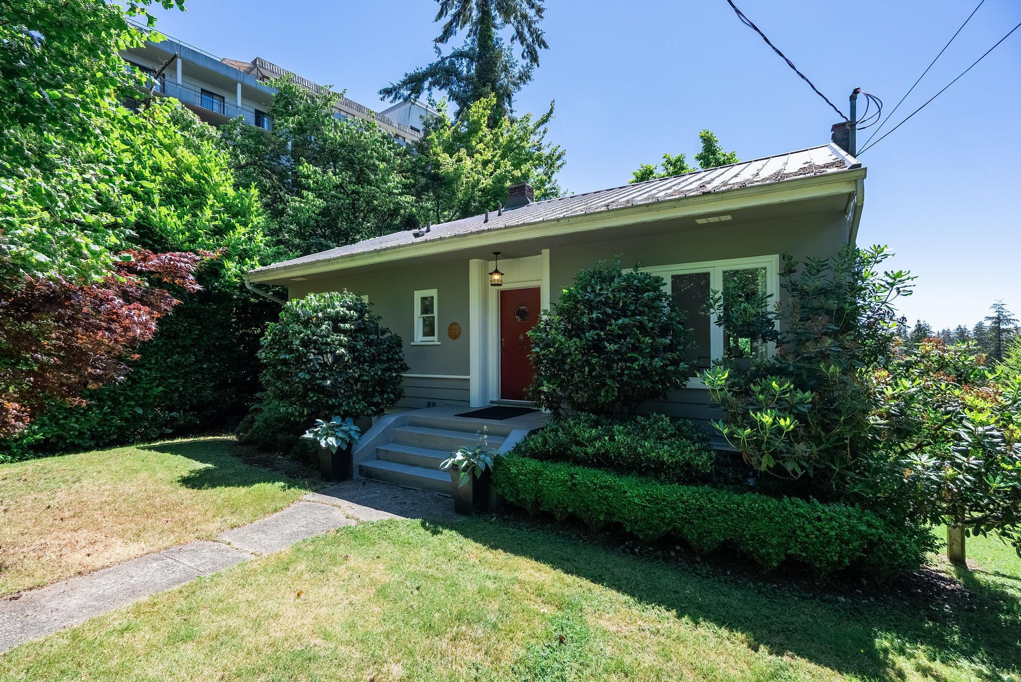 1010 Keith Rd, West Vancouver, BC