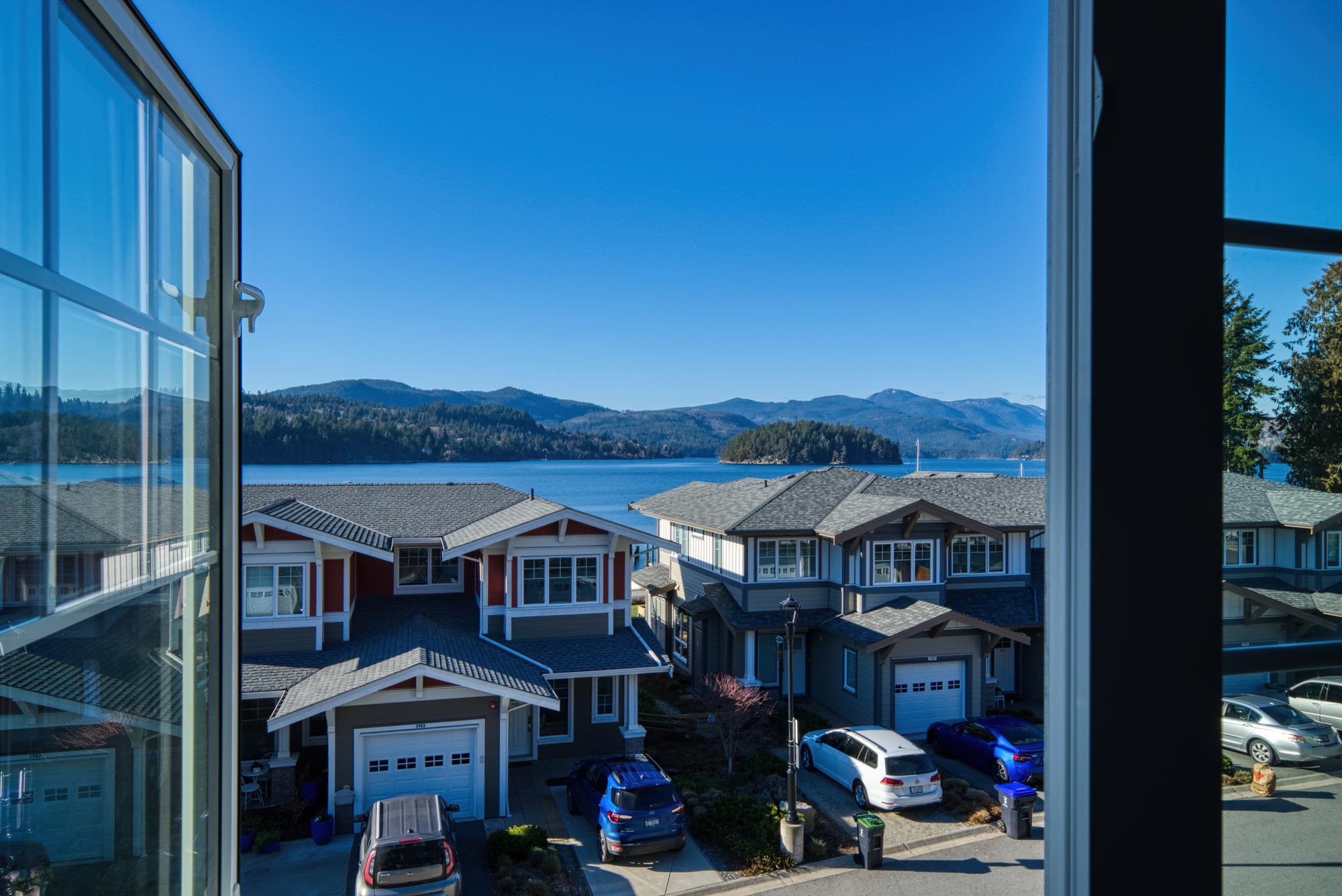 Sechelt District Townhouse for sale:  3 bedroom 1,284 sq.ft. (Listed 2023-03-31)