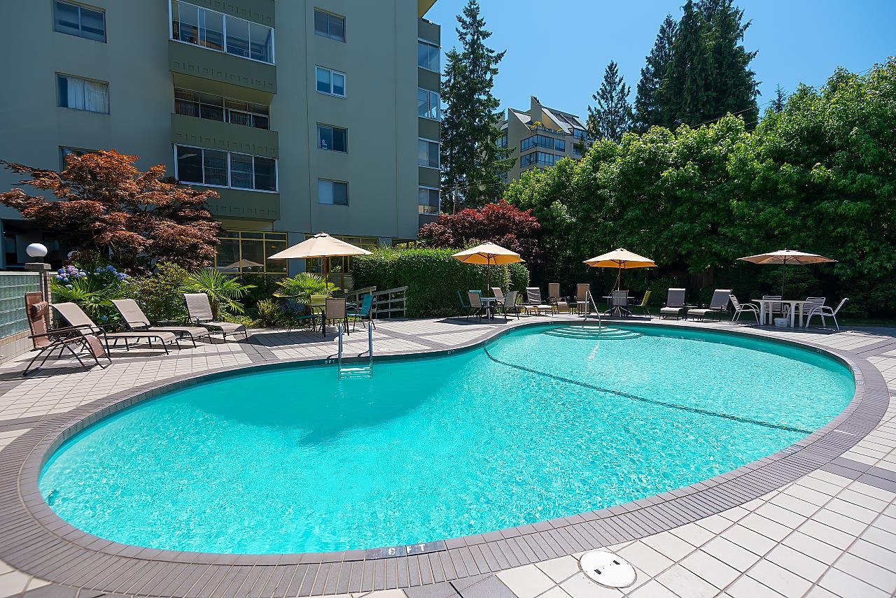 Ambleside Apartment/Condo for sale:  1 bedroom 812 sq.ft. (Listed 2023-04-11)