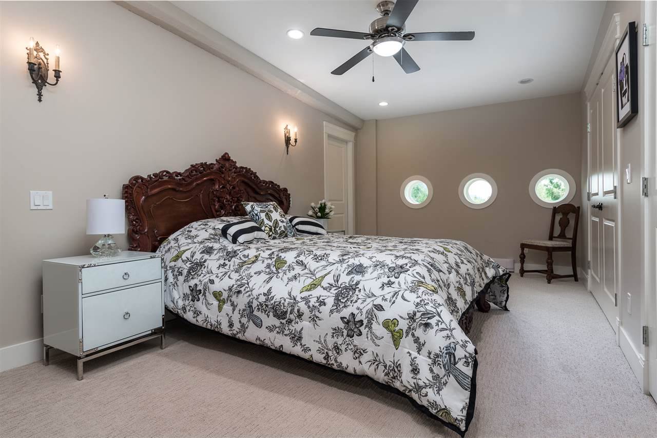 Large guest bedroom with ensuite. (walk in shower)