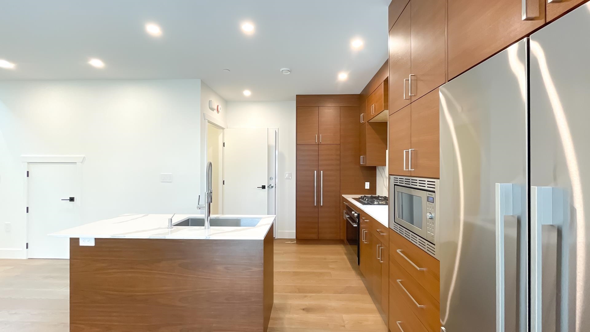 Wilson Lam Realtor, 1349 19TH AVENUE, Vancouver, British Columbia V5V 1L4, 2 Bedrooms, 2 Bathrooms, Residential Attached,For Sale ,R2767961