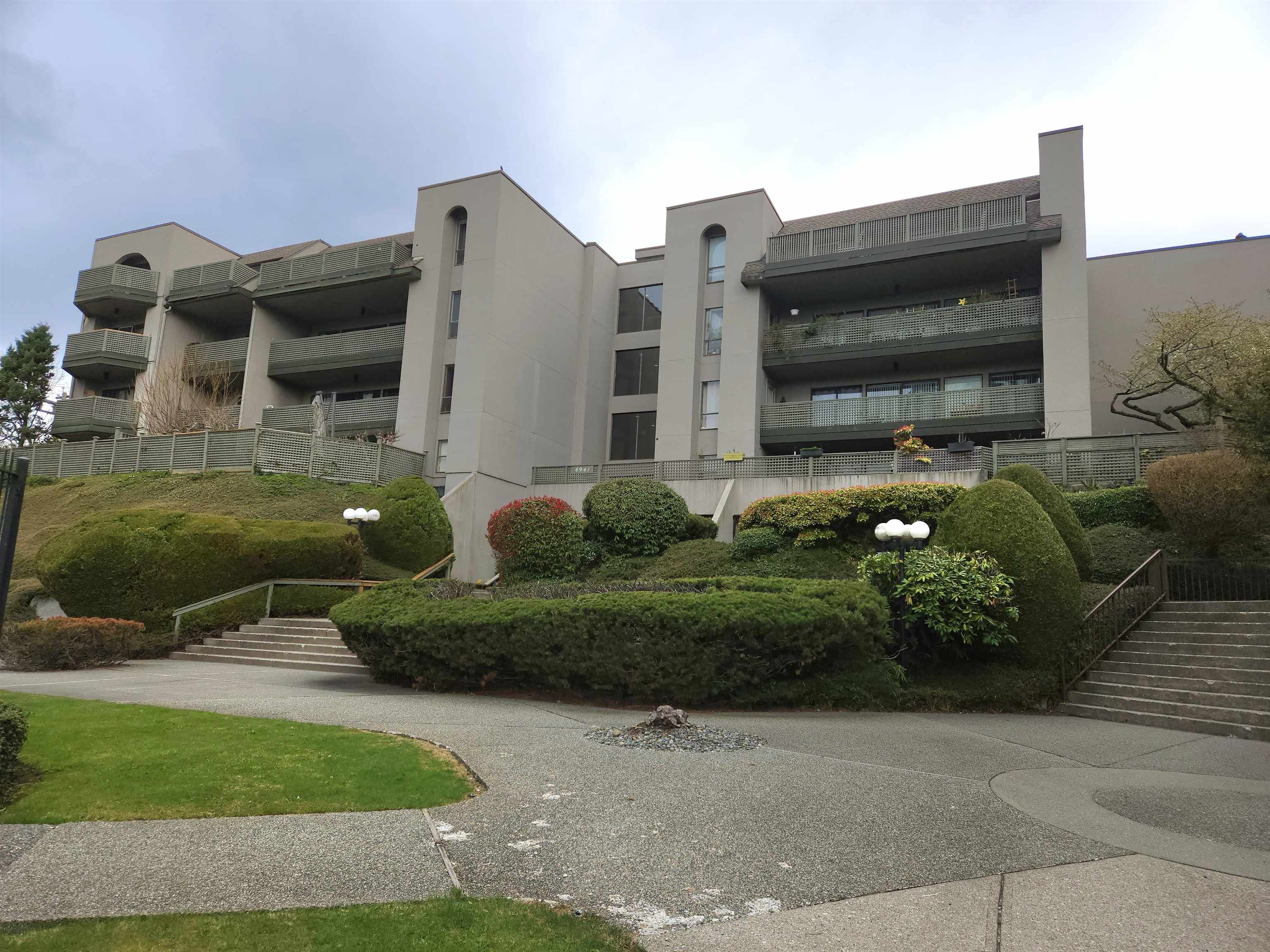 Listing image of 109 4941 LOUGHEED HIGHWAY