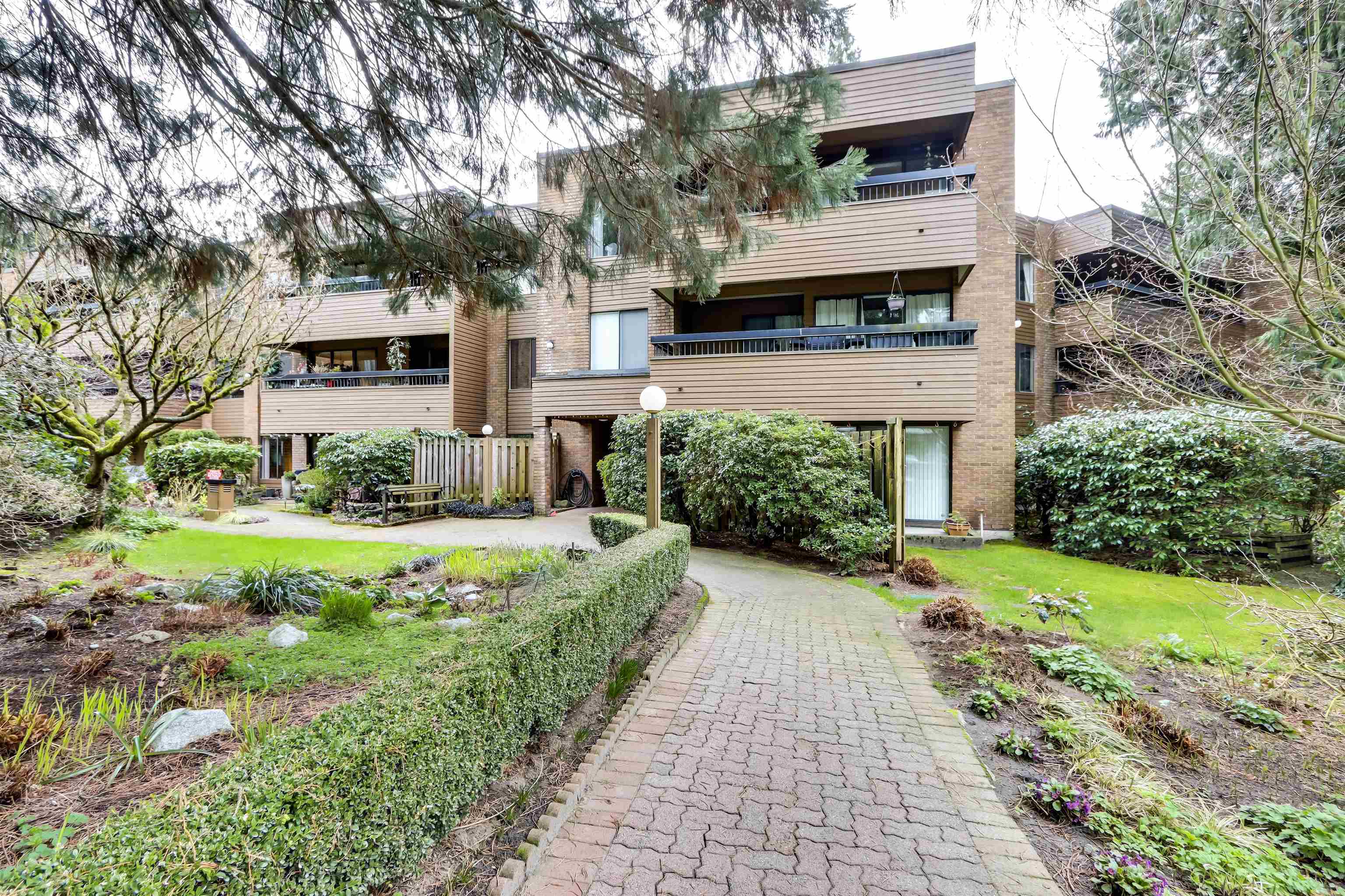 Lynn Valley Apartment/Condo for sale:  2 bedroom 1,051 sq.ft. (Listed 2023-04-30)