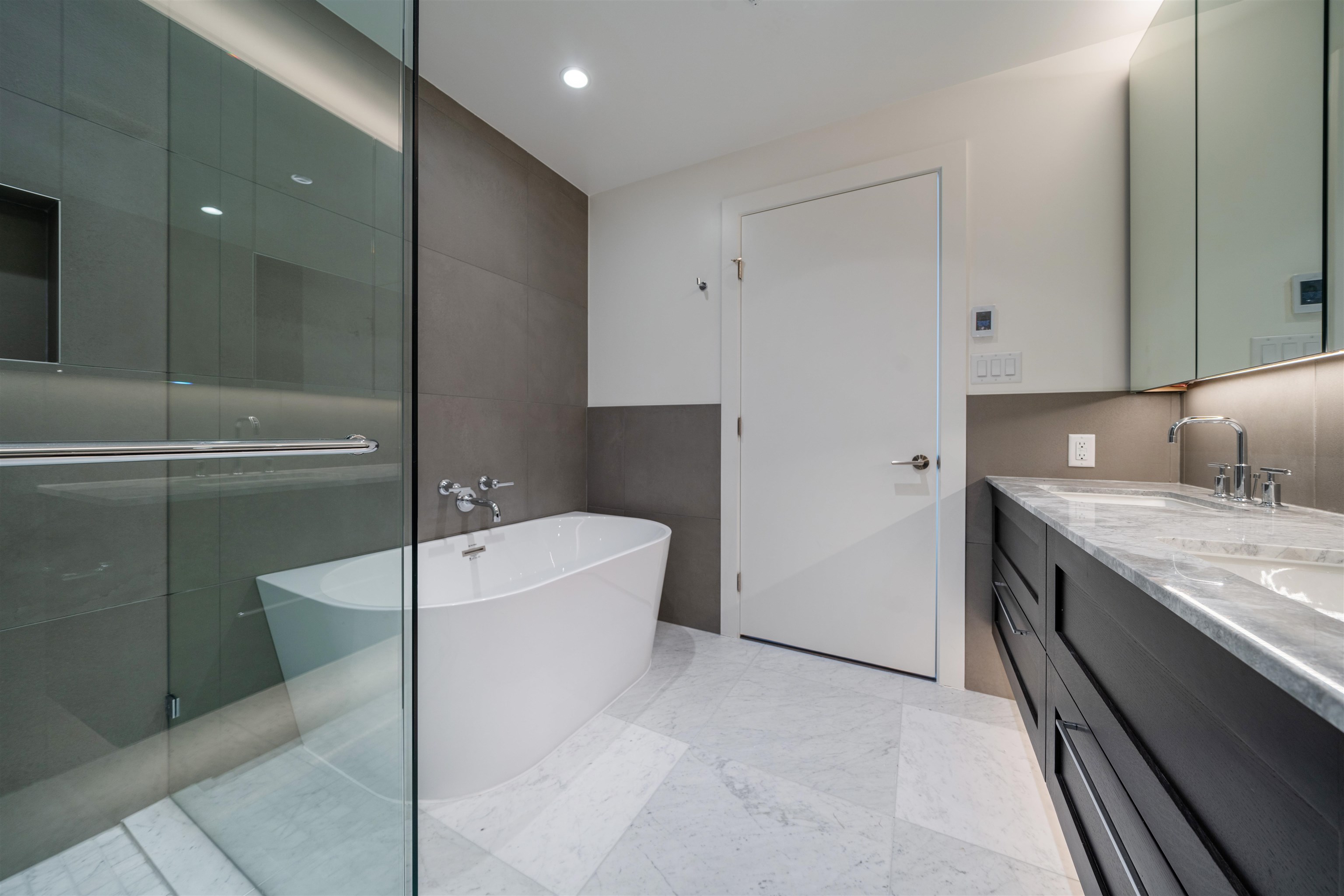 906-1500 MARTIN STREET, White Rock, British Columbia, 2 Bedrooms Bedrooms, ,3 BathroomsBathrooms,Residential Attached,For Sale,R2769338