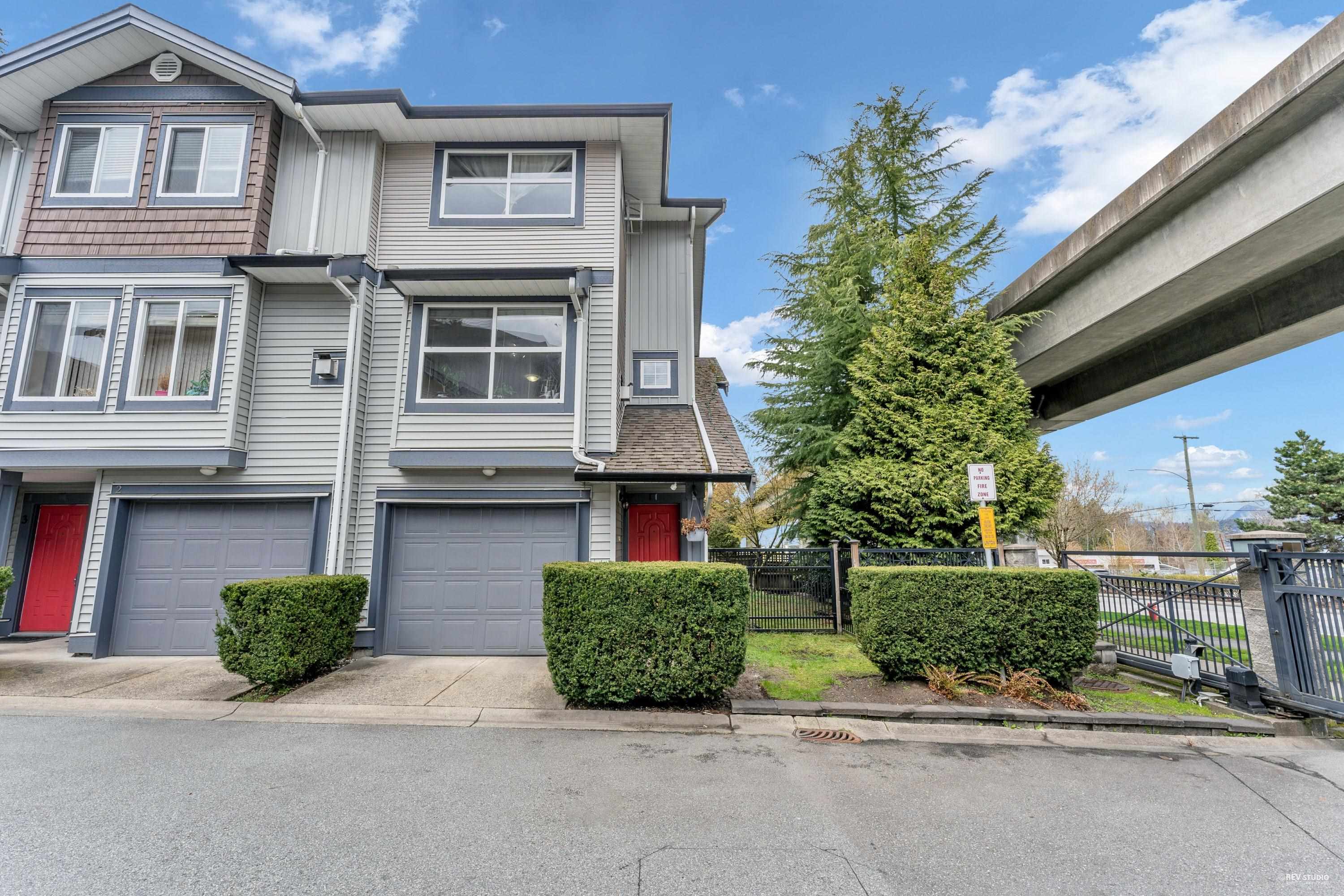 1-13360 KING GEORGE BOULEVARD, Surrey, British Columbia, 2 Bedrooms Bedrooms, ,3 BathroomsBathrooms,Residential Attached,For Sale,R2769687