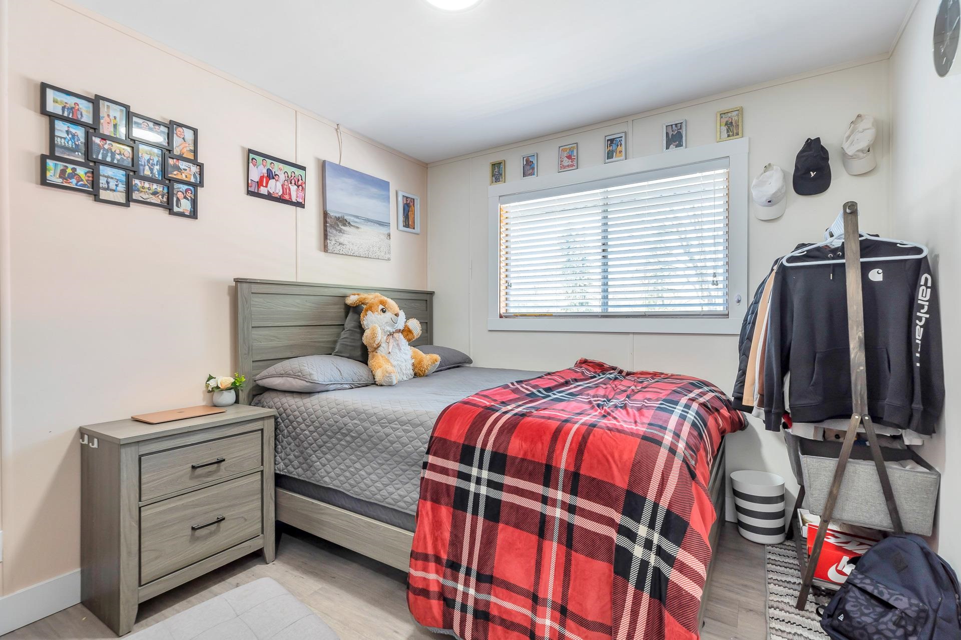 Michael Sung, 29869 SIMPSON EXTENSION ROAD, Abbotsford, British Columbia V4X 1B9, 6 Bedrooms, 2 Bathrooms, Residential Detached,For Sale ,R2771664