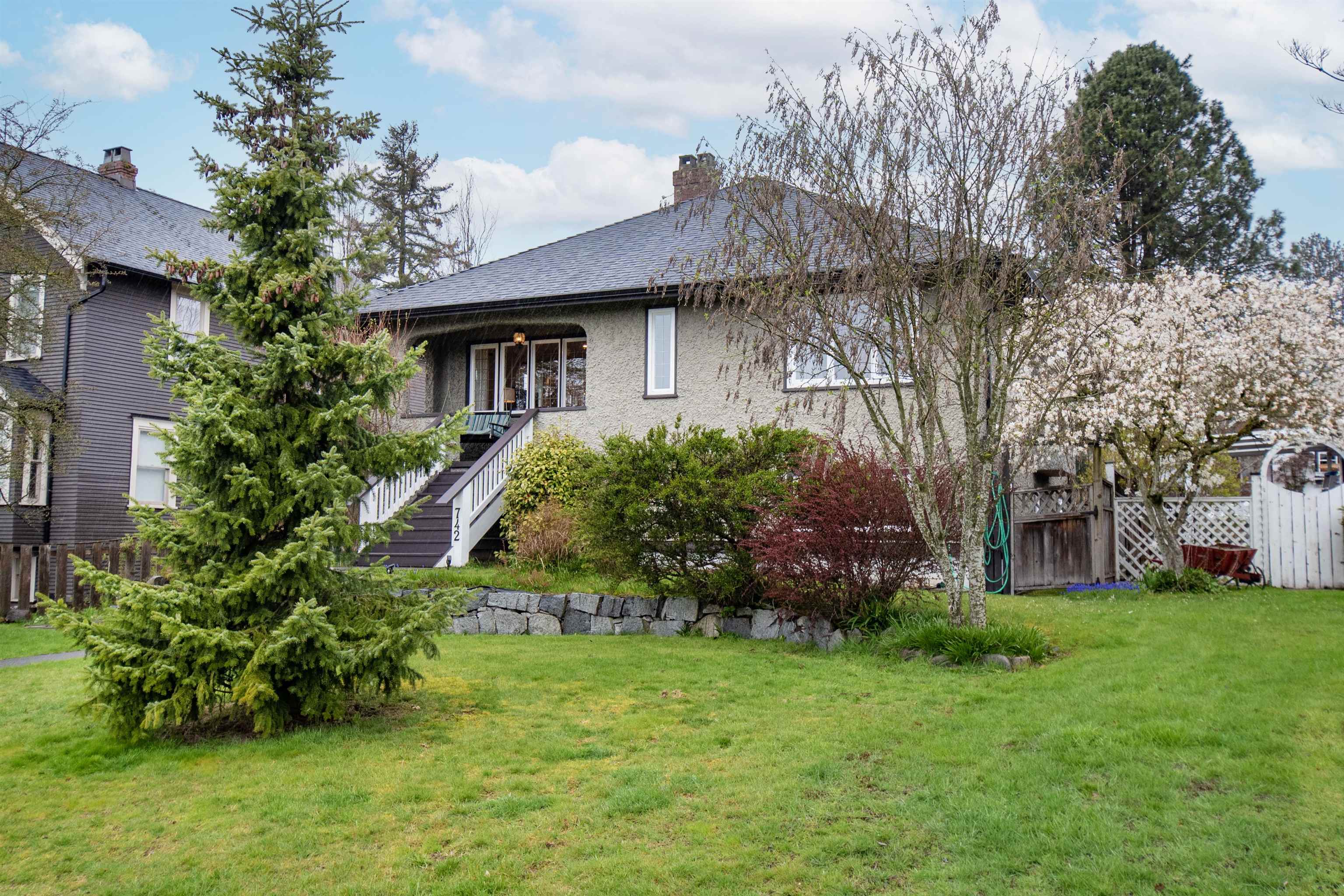 742 E 6th St, North Vancouver, BC