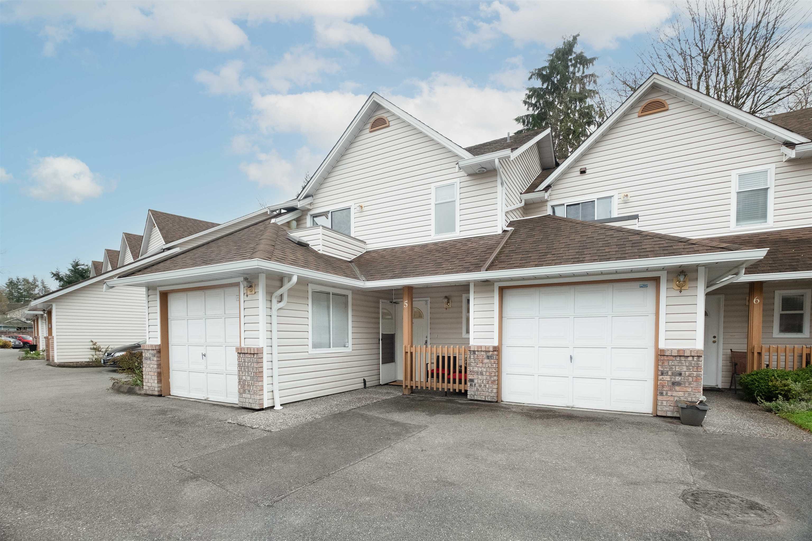 Northwest Maple Ridge Townhouse for sale:  3 bedroom 1,419 sq.ft. (Listed 2023-05-12)
