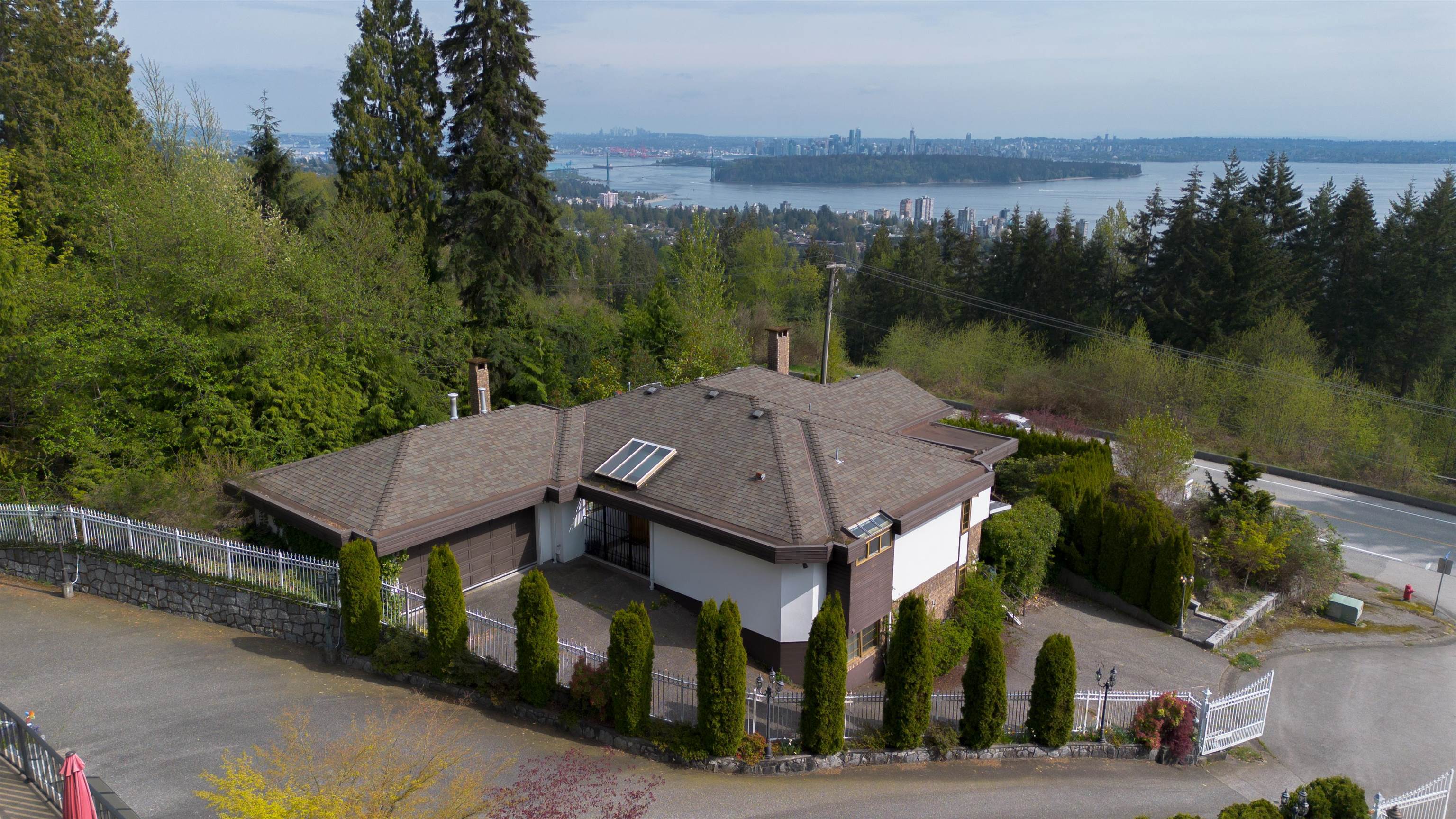 2465 Skilift Rd, West Vancouver, BC