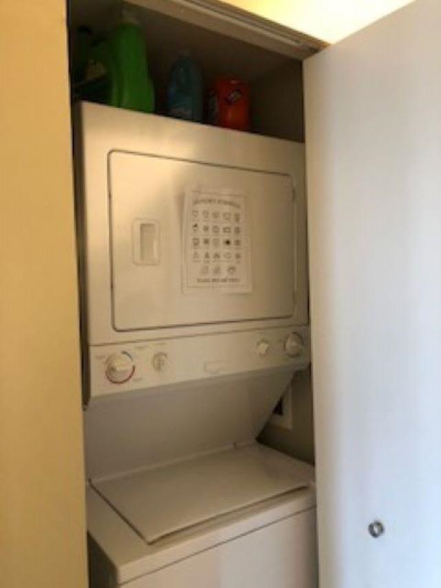 A stack size washer & dryer.