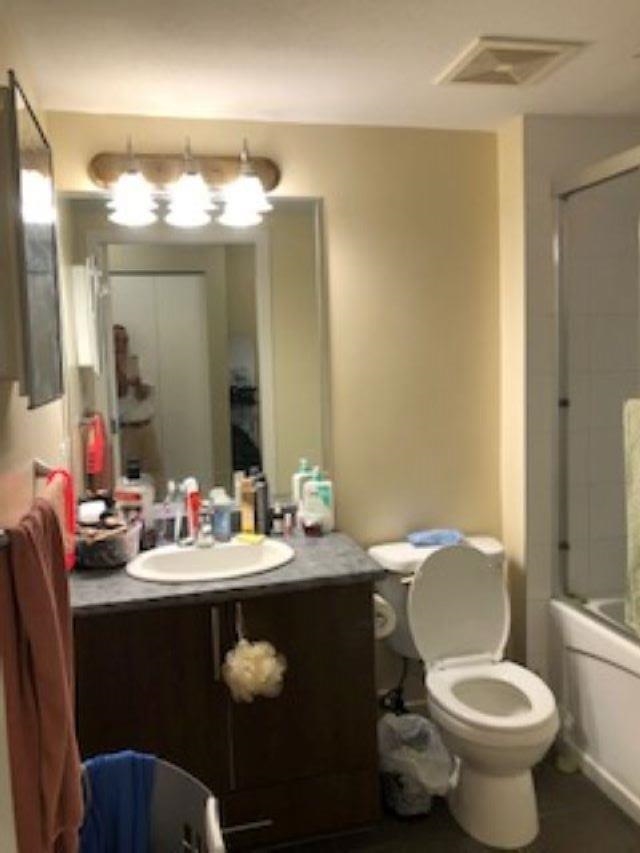 A full five pieces bathroom with a picture sliding glass door.