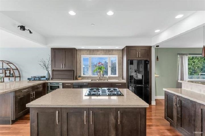14602 WEST BEACH AVENUE, White Rock, British Columbia, 4 Bedrooms Bedrooms, ,4 BathroomsBathrooms,Residential Detached,For Sale,R2776402