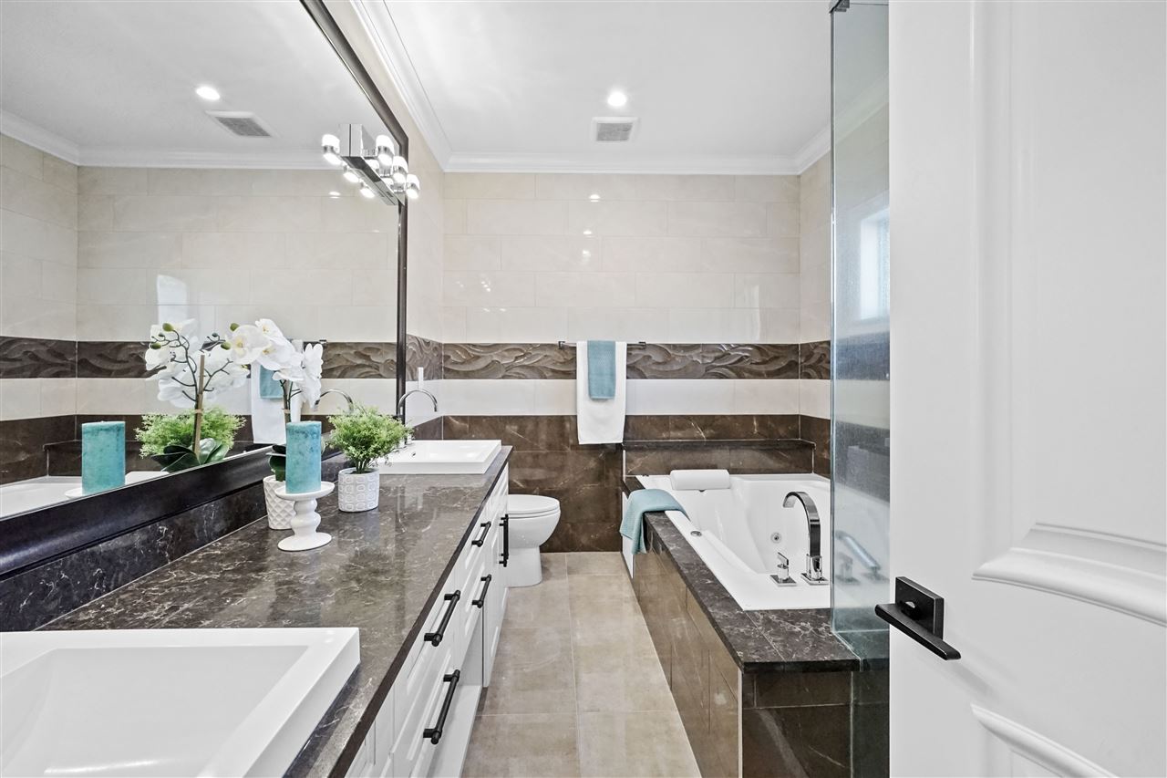 Wilson Lam Realtor, 40231 KINTYRE DRIVE, Squamish, British Columbia V8B 0J6, 11 Bedrooms, 10 Bathrooms, Residential Detached,For Sale ,R2777516