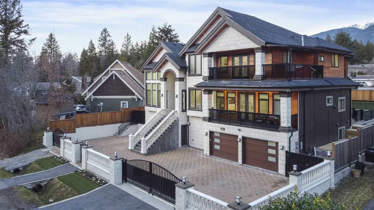 Wilson Lam Realtor, 40231 KINTYRE DRIVE, Squamish, British Columbia V8B 0J6, 11 Bedrooms, 10 Bathrooms, Residential Detached,For Sale ,R2777516