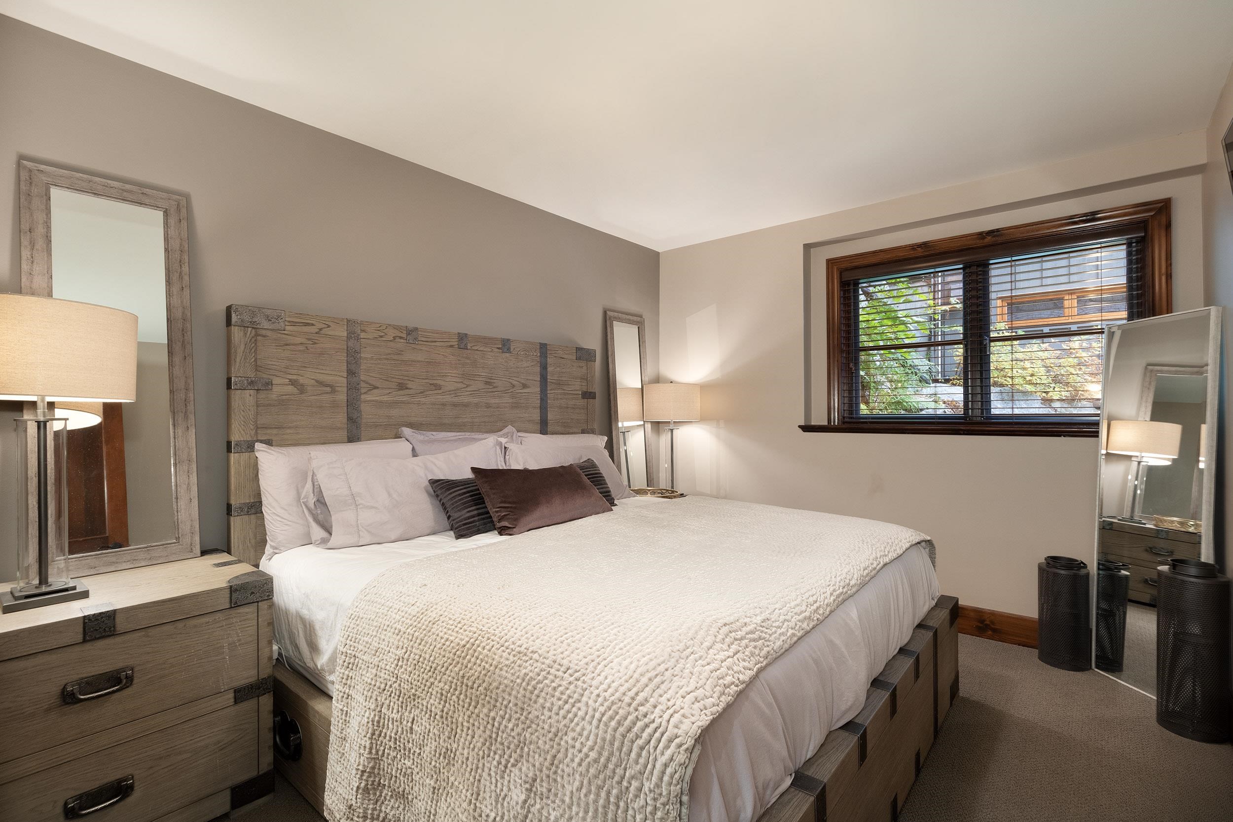 8322 VALLEY DRIVE, Whistler, British Columbia House/Single Family, 4 Bedrooms, 5 Bathrooms, Residential Detached,For Sale, MLS-R2777943