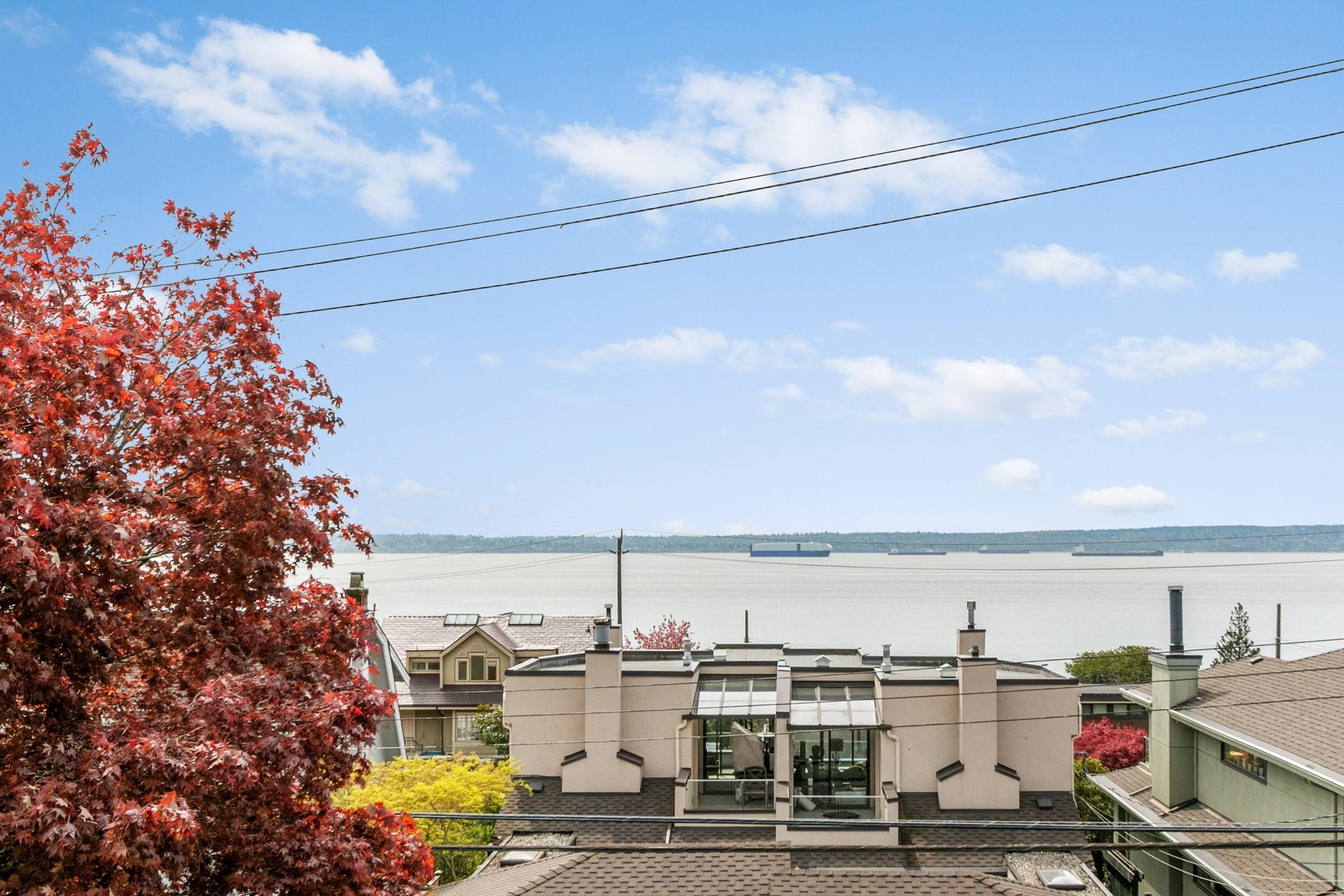Dundarave House/Single Family for sale:  8 bedroom 4,816 sq.ft. (Listed 2023-07-28)