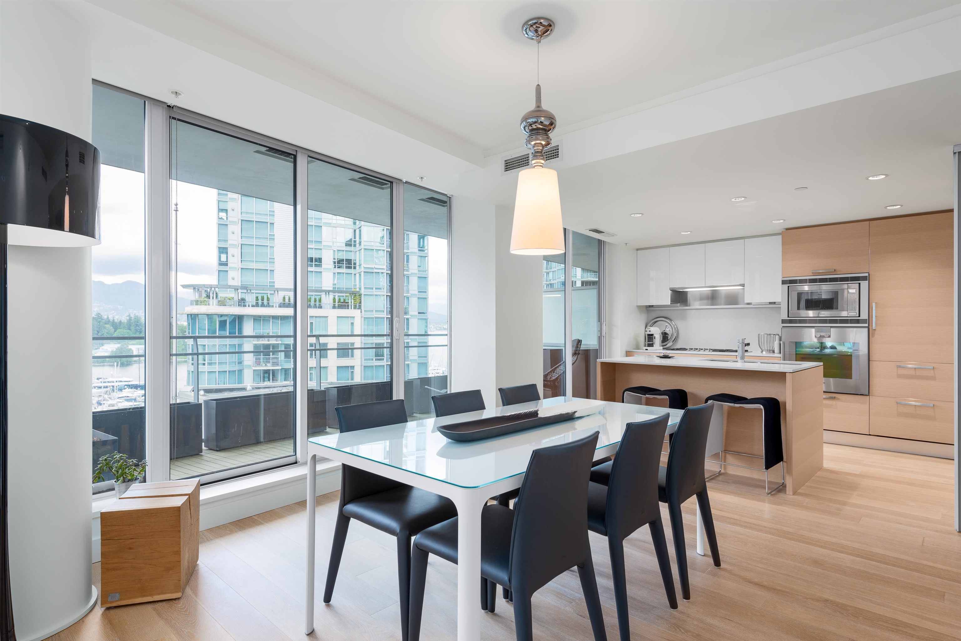 Wilson Lam Realtor, 801-1499 PENDER STREET, Vancouver, British Columbia V6G 0A7, 2 Bedrooms, 2 Bathrooms, Residential Attached,For Sale ,R2778601