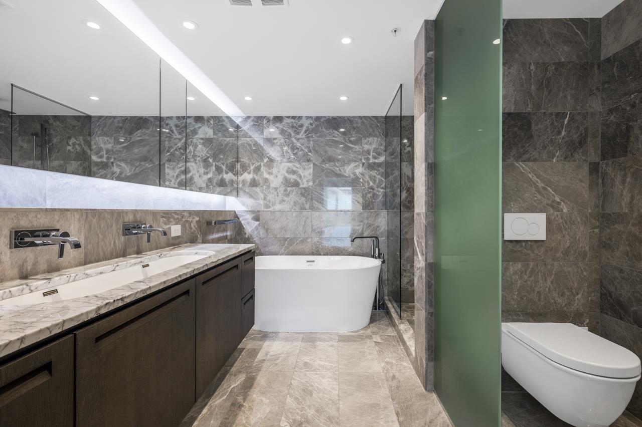 Wilson Lam Realtor, 2110 47TH AVENUE, Vancouver, British Columbia V6M 2M7, 2 Bedrooms, 3 Bathrooms, Residential Attached,For Sale ,R2778672