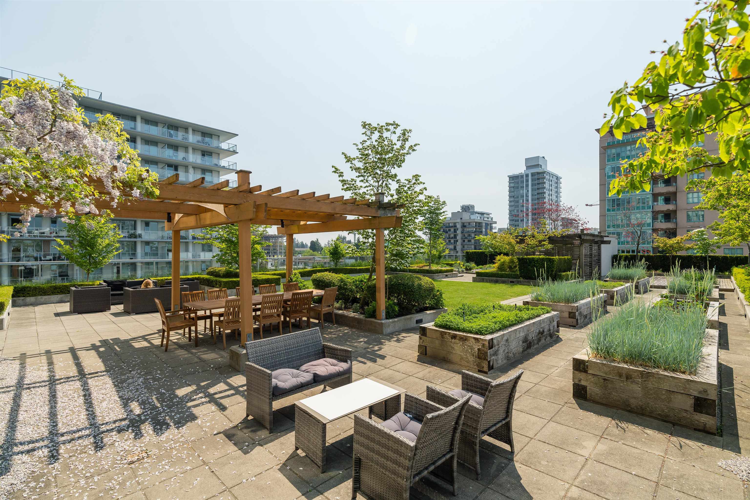 Listing image of 418 135 E 17TH STREET