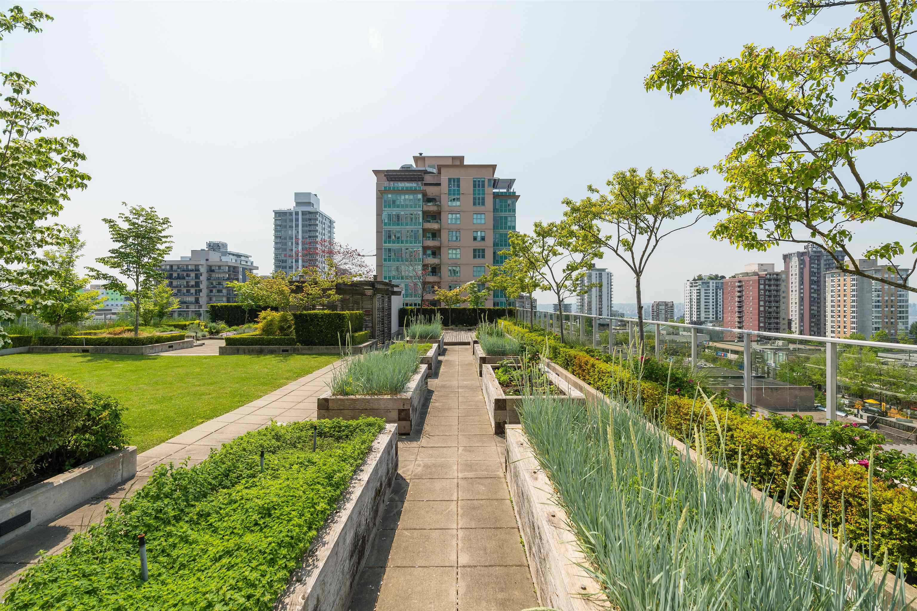 Listing image of 418 135 E 17TH STREET