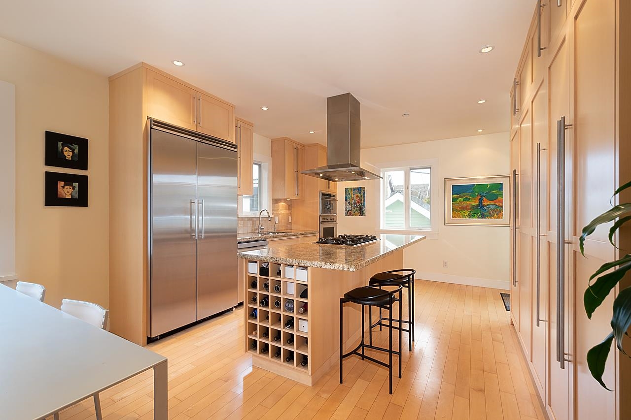 Kitsilano House/Single Family for sale:  5 bedroom 2,599 sq.ft. (Listed 2023-05-29)
