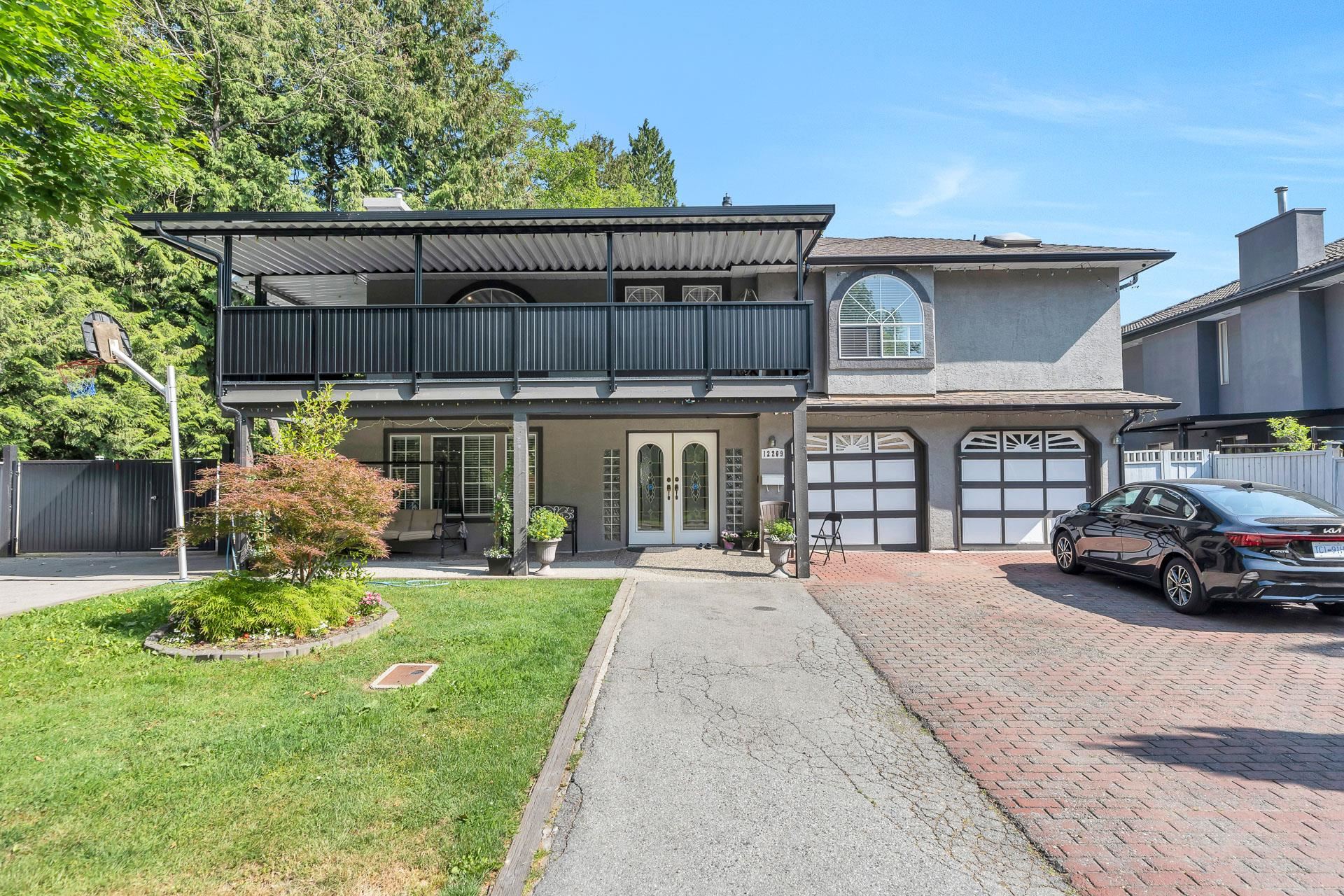 12209 70a Ave, Surrey, BC
