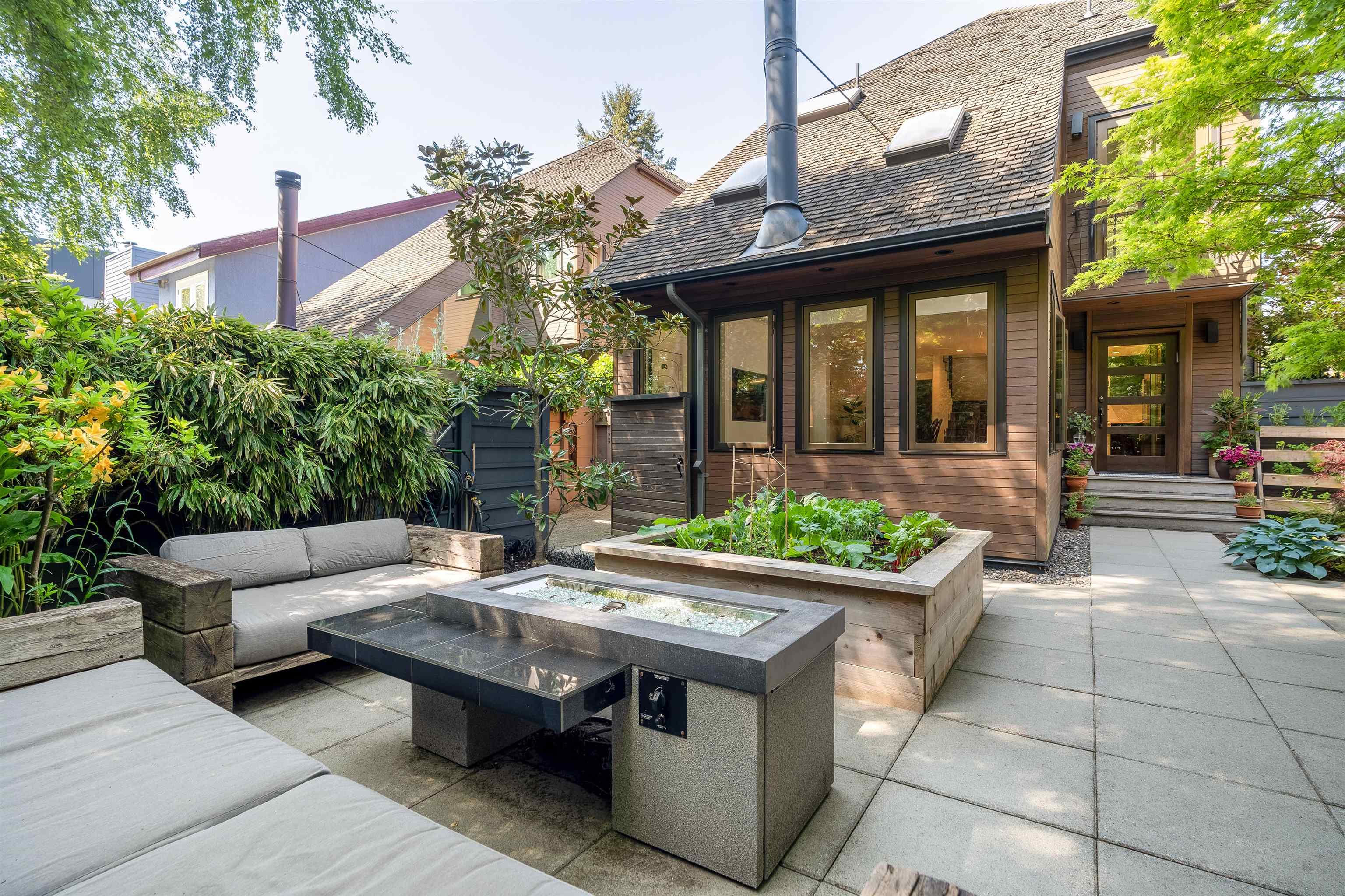 1947 CREELMAN AVENUE