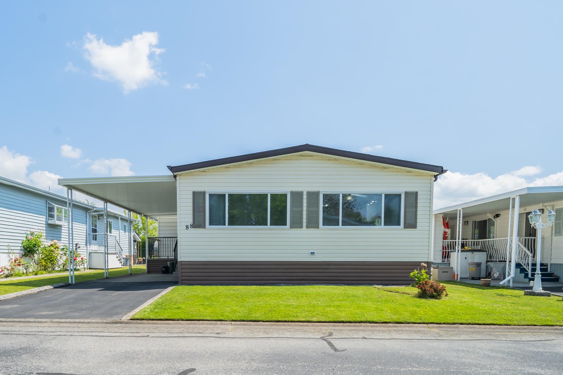 King George Corridor Manufactured with Land for sale:  2 bedroom 1,077 sq.ft. (Listed 2023-06-09)