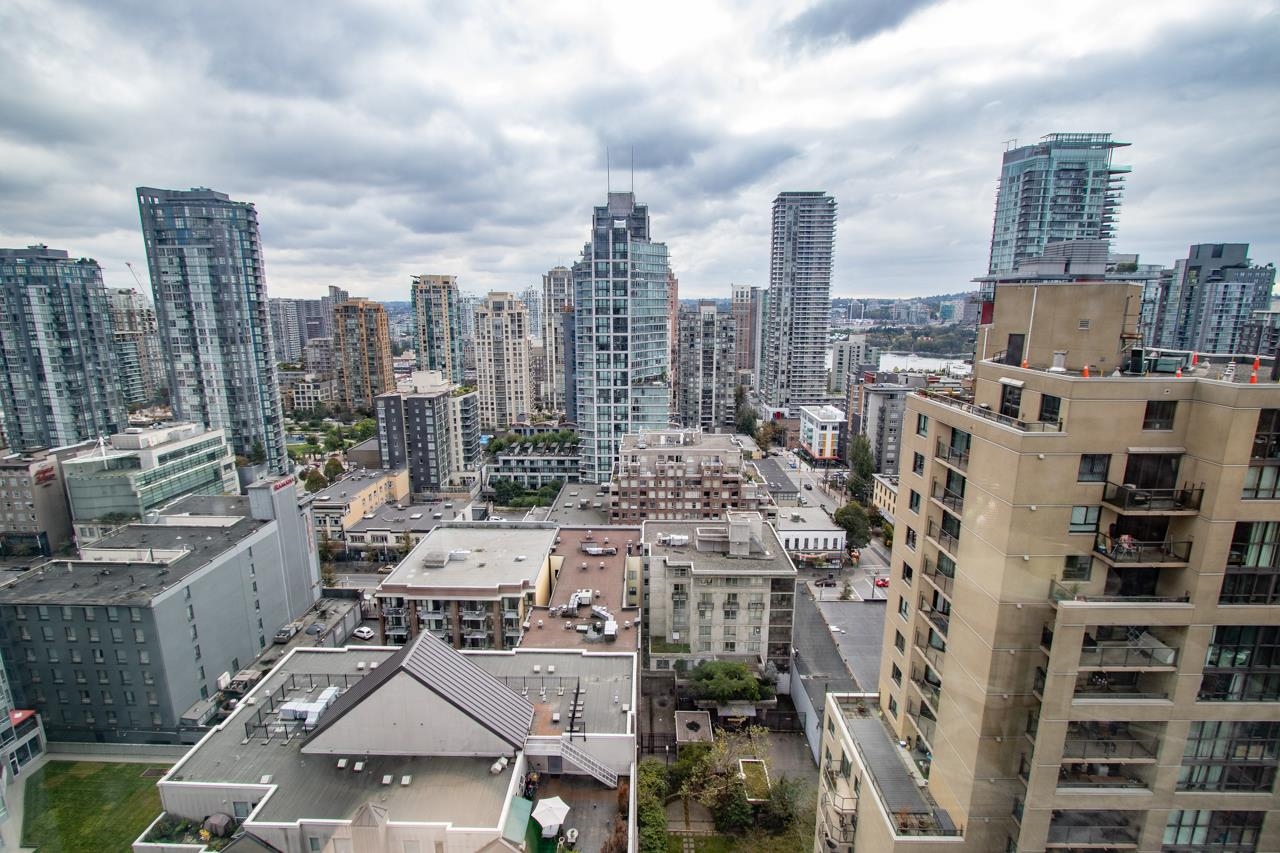 2304-1283 HOWE STREET, Vancouver, British Columbia, 3 Bedrooms Bedrooms, ,2 BathroomsBathrooms,Residential Attached,For Sale,R2784139