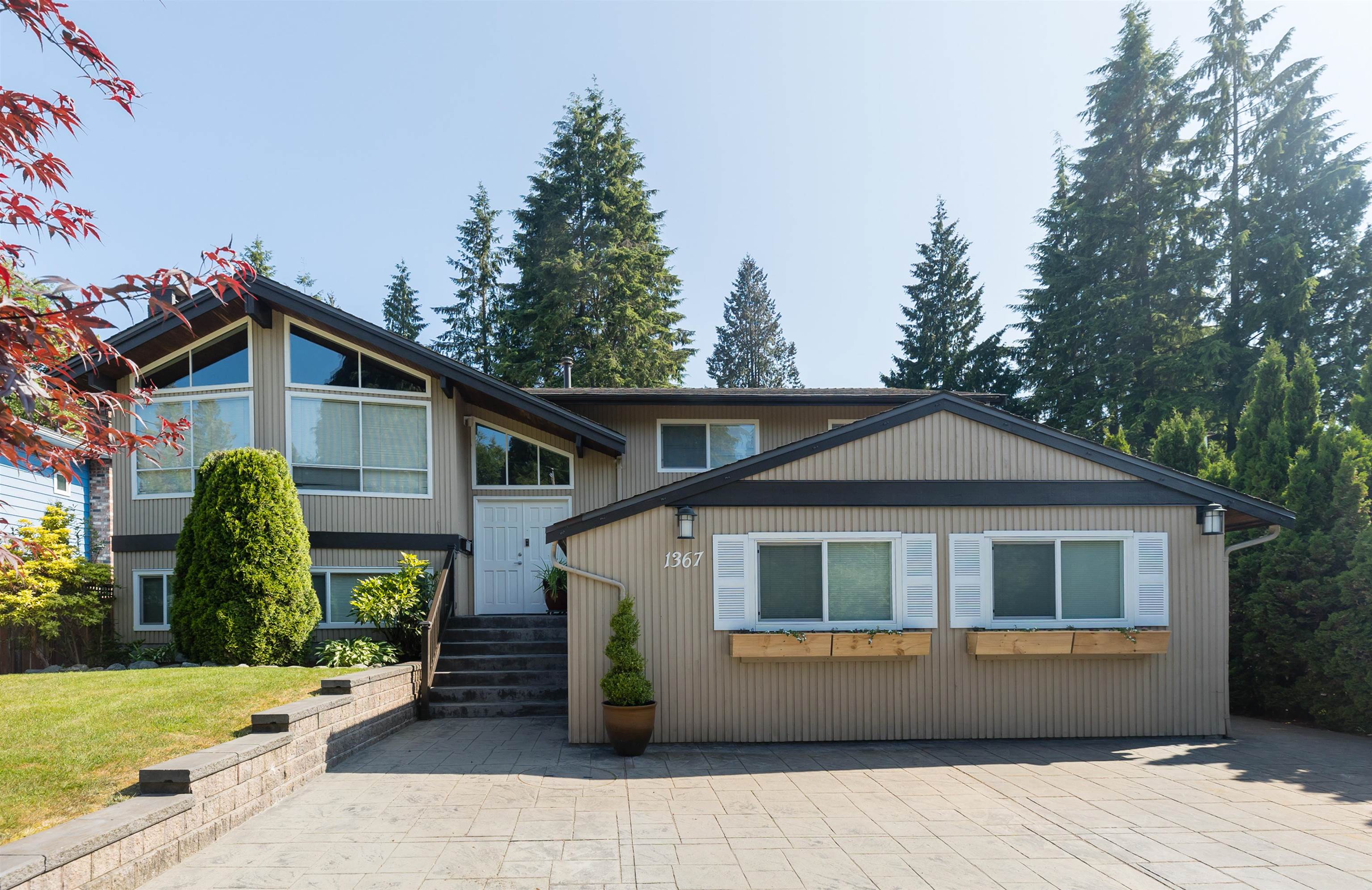 1367 E 24th St, District of North Vancouver, BC