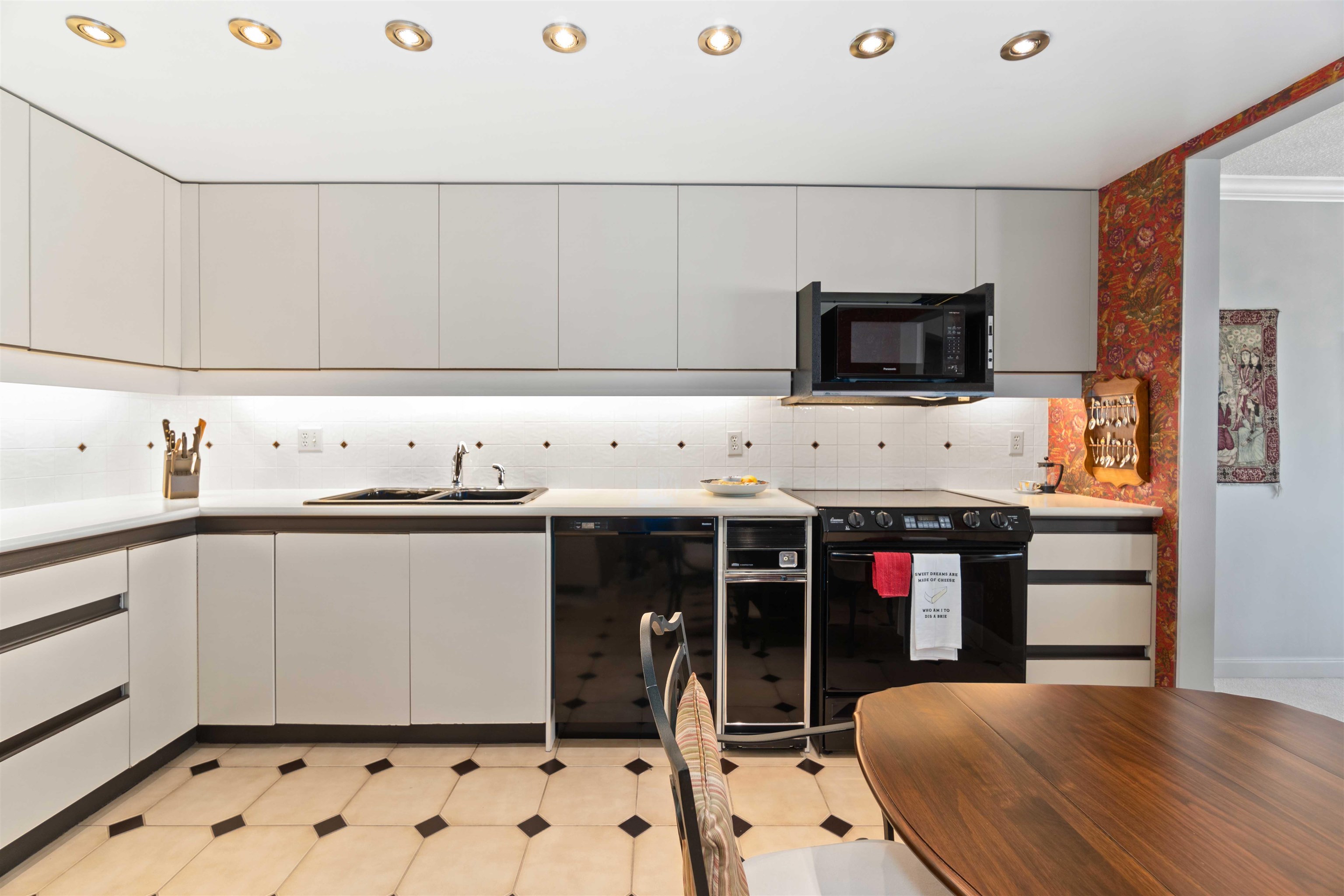 803-1470 PENNYFARTHING DRIVE, Vancouver, British Columbia, 2 Bedrooms Bedrooms, ,2 BathroomsBathrooms,Residential Attached,For Sale,R2786519