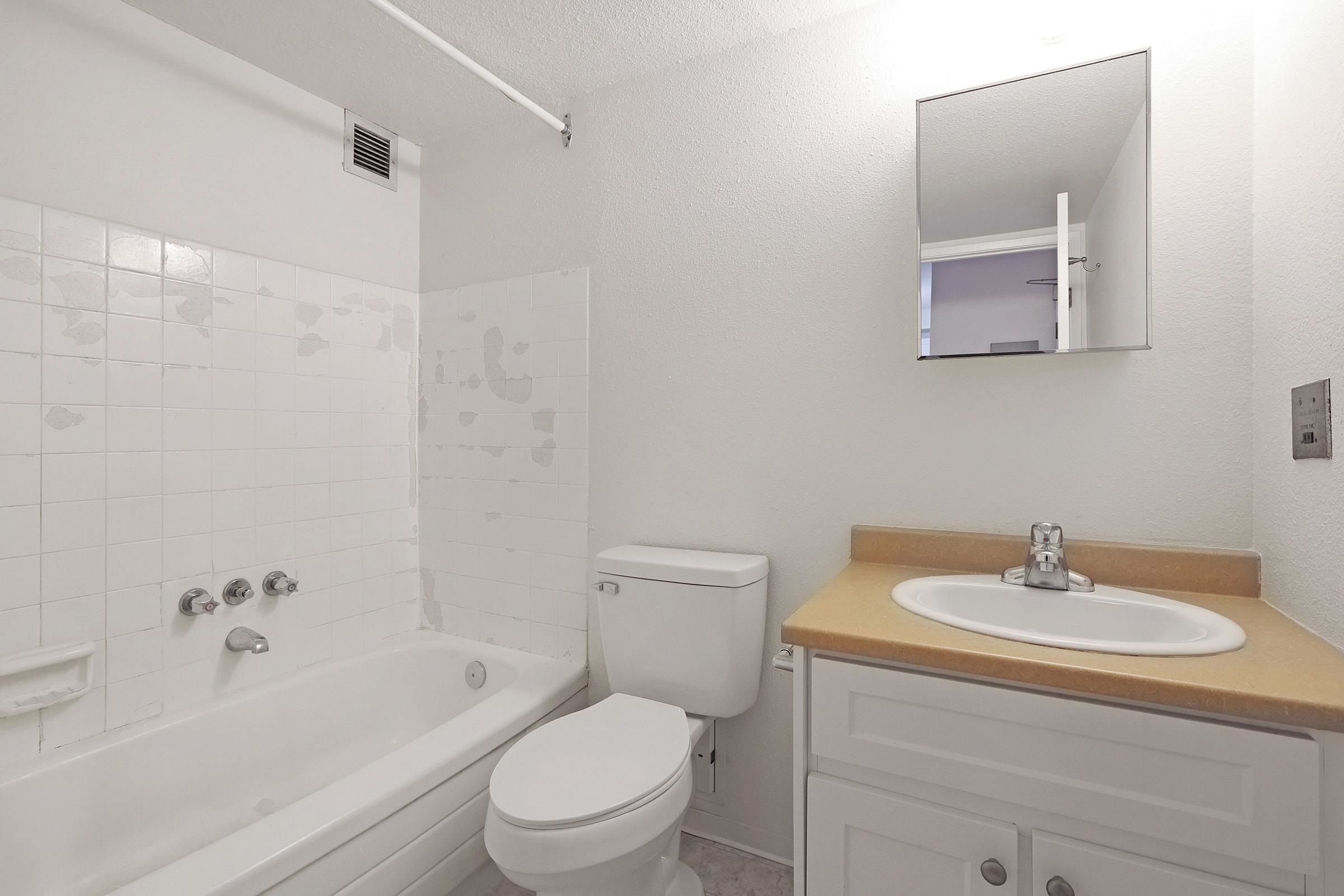Wilson Lam Realtor, 717-1333 HORNBY STREET, Vancouver, British Columbia V6Z 2C1, 1 Bedroom, 1 Bathroom, Residential Attached,For Sale ,R2786866