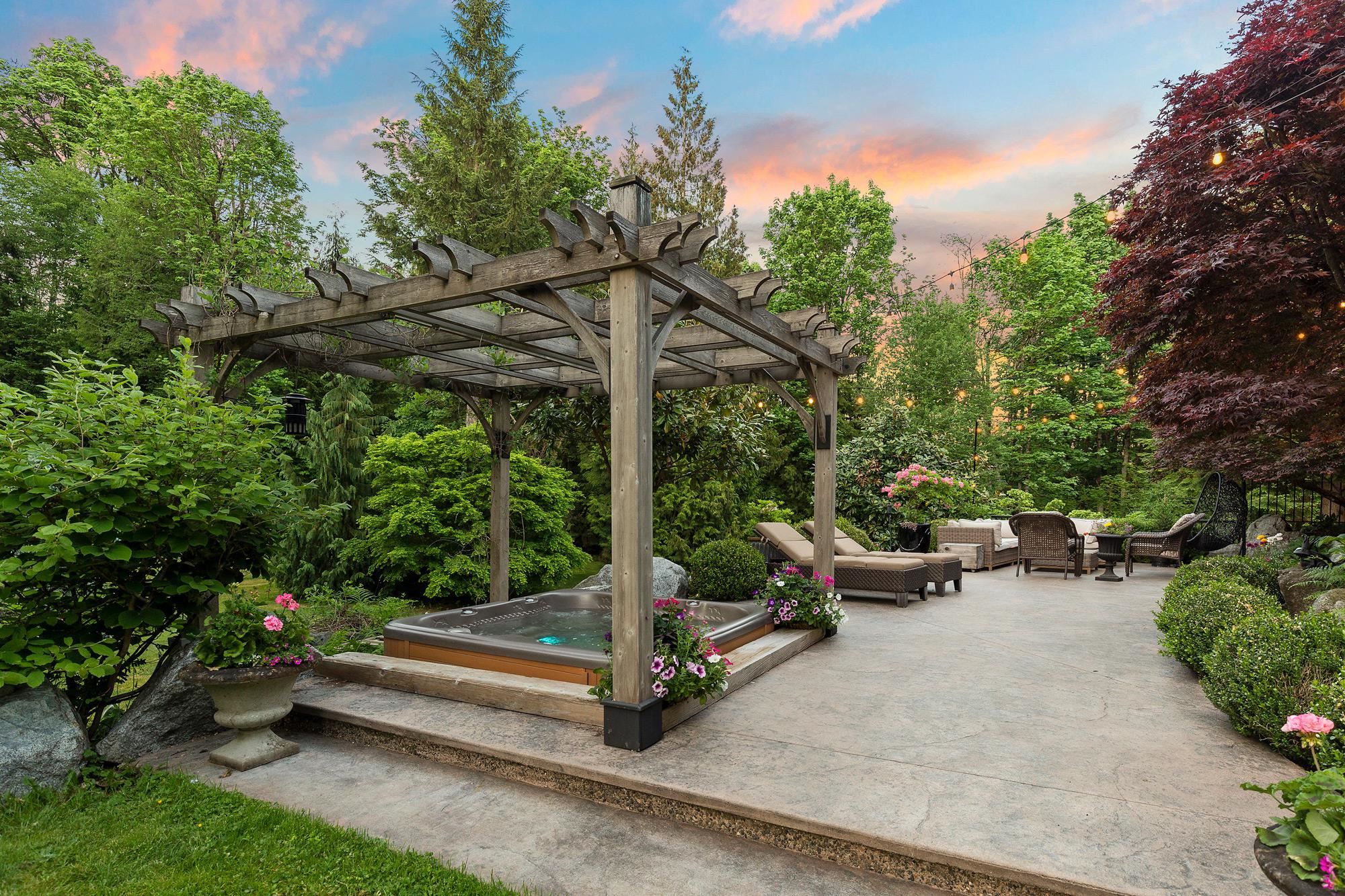 31999 BENCH AVENUE, Mission, British Columbia House with Acreage, 5 Bedrooms, 4 Bathrooms, Residential Detached,For Sale, MLS-R2787082, Richmond Condo for Sale