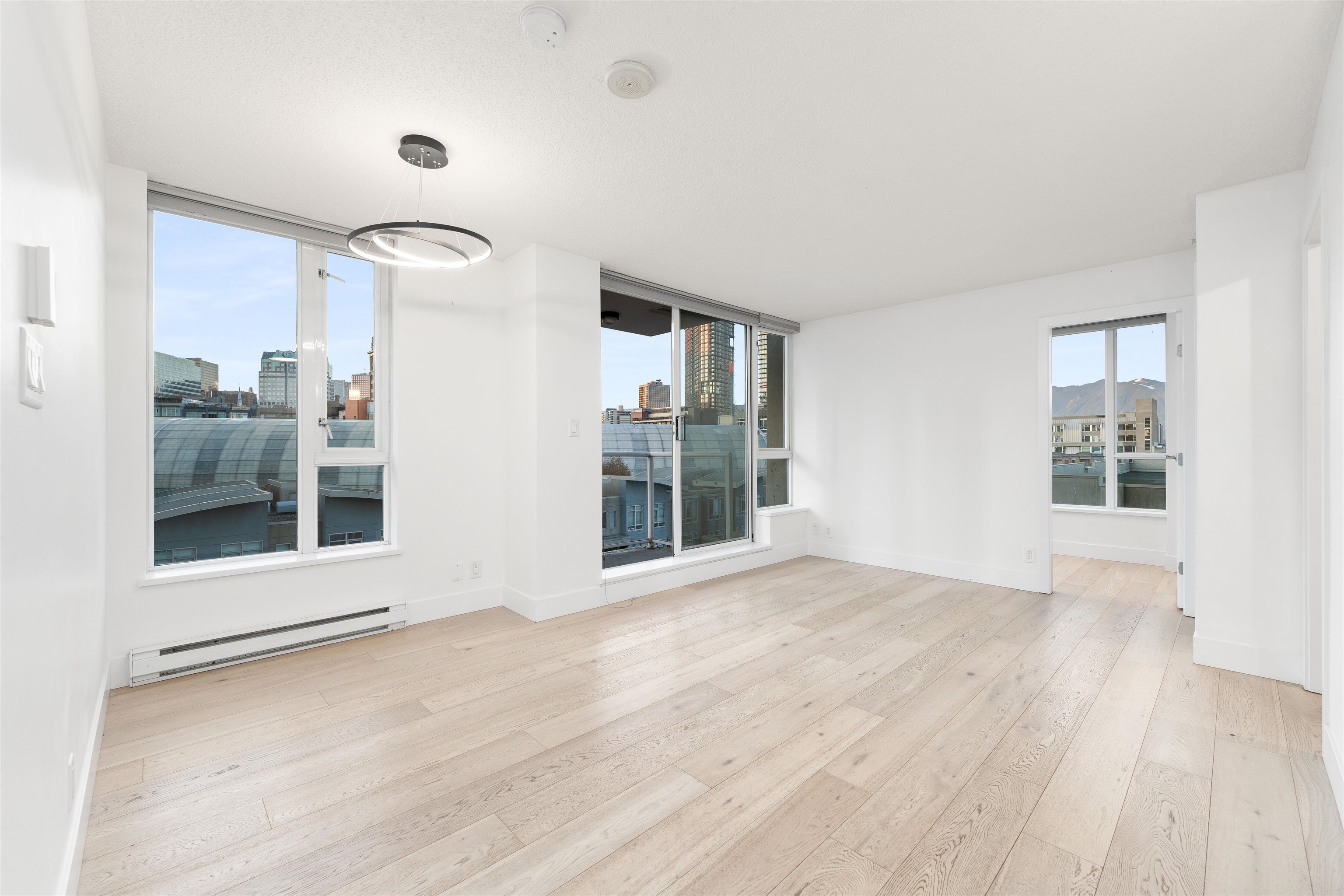 Wilson Lam Realtor, 904-550 TAYLOR STREET, Vancouver, British Columbia V6B 1R1, 2 Bedrooms, 2 Bathrooms, Residential Attached,For Sale ,R2787267