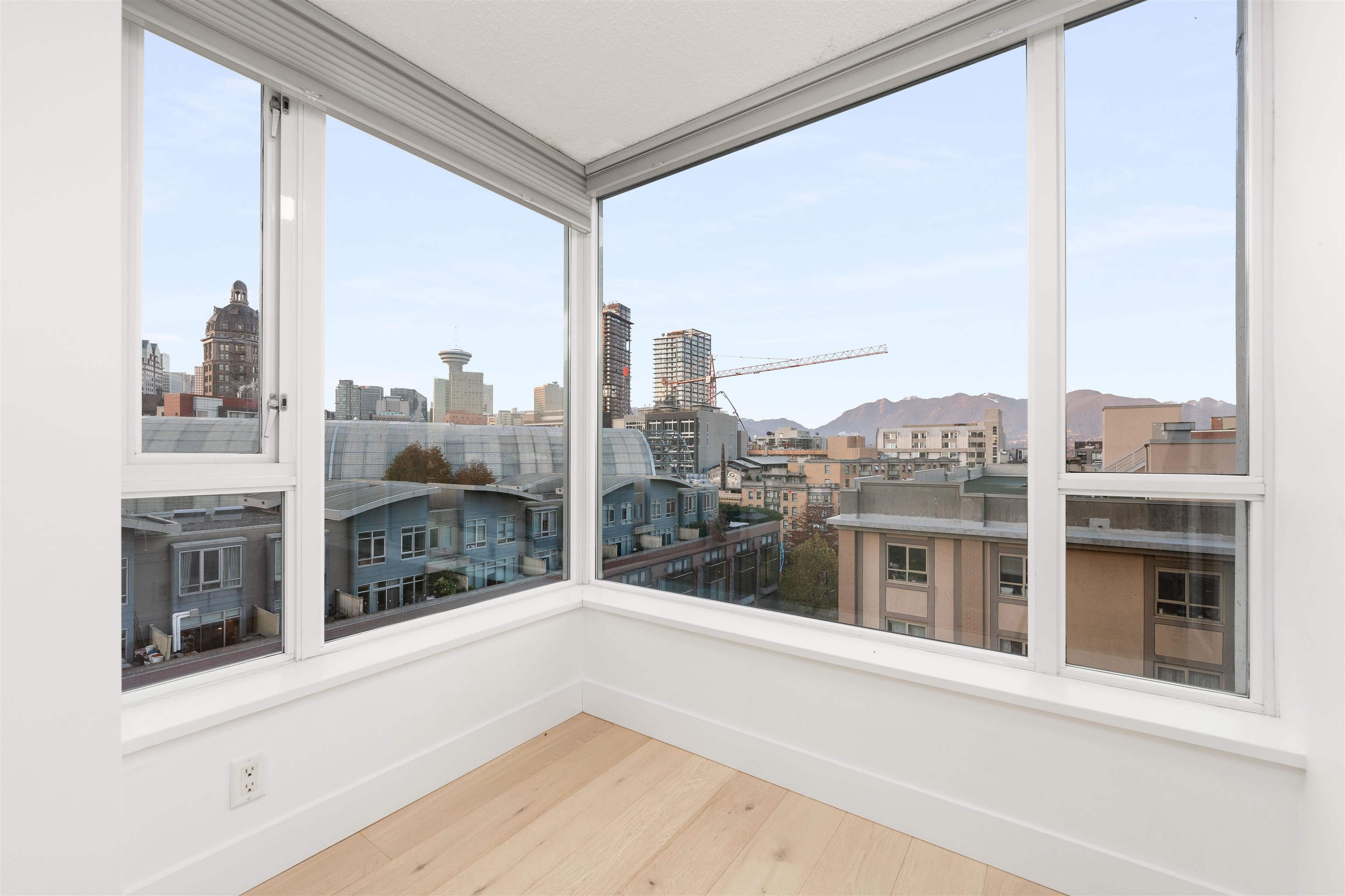 Wilson Lam Realtor, 904-550 TAYLOR STREET, Vancouver, British Columbia V6B 1R1, 2 Bedrooms, 2 Bathrooms, Residential Attached,For Sale ,R2787267