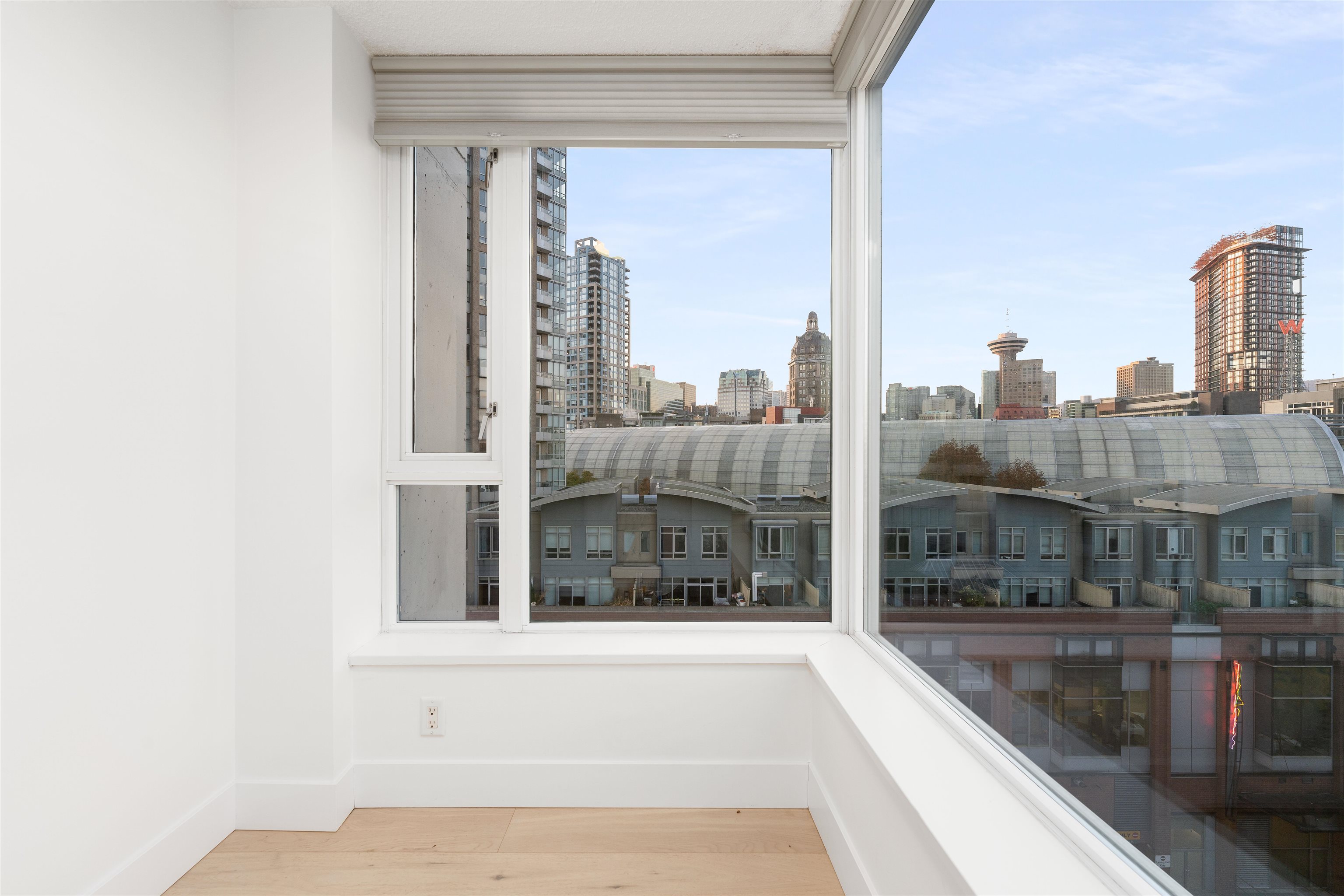 Wilson Lam Realtor, 904-550 TAYLOR STREET, Vancouver, British Columbia V6B 1R1, 2 Bedrooms, 2 Bathrooms, Residential Attached,For Sale ,R2787267