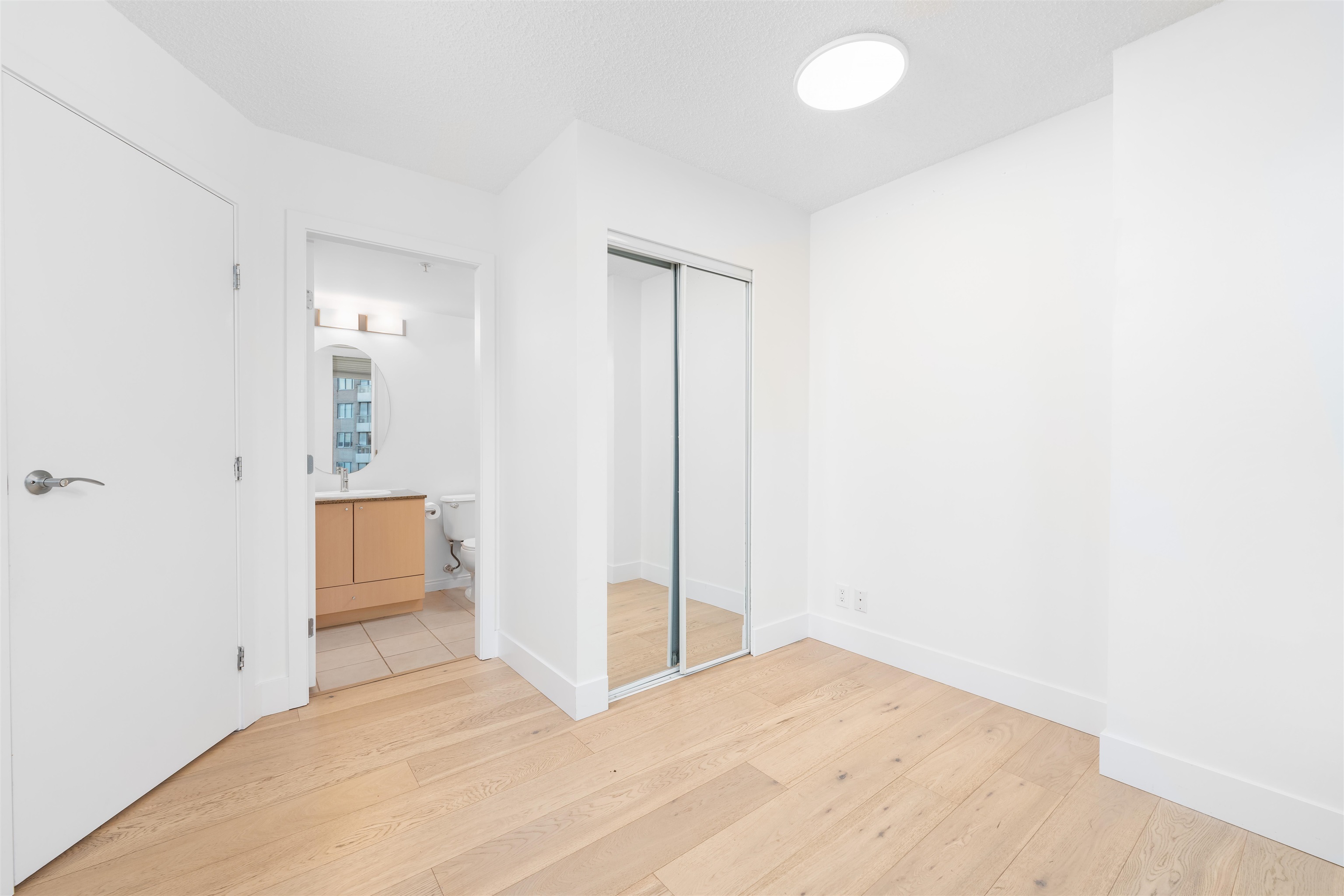 Wilson Lam Realtor, 904-550 TAYLOR STREET, Vancouver, British Columbia V6B 1R1, 2 Bedrooms, 2 Bathrooms, Residential Attached,For Sale ,R2787267