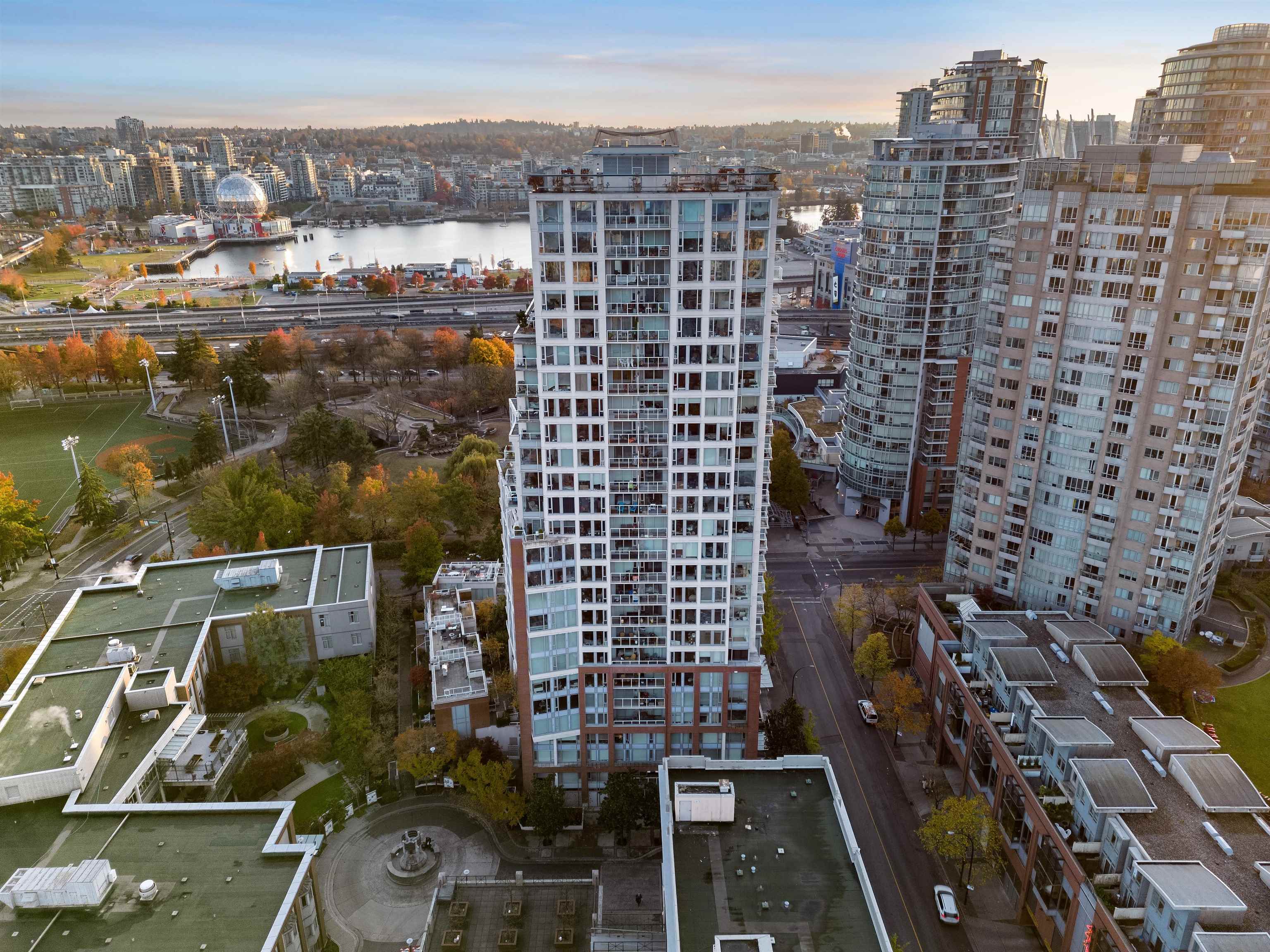 Wilson Lam Realtor, 904-550 TAYLOR STREET, Vancouver, British Columbia V6B 1R1, 2 Bedrooms, 2 Bathrooms, Residential Attached,For Sale ,R2787267