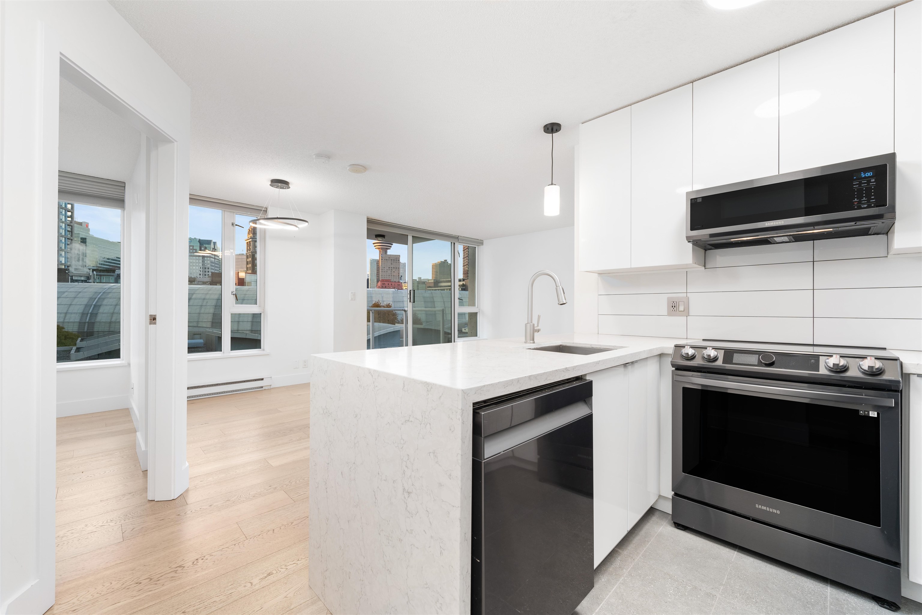 Wilson Lam Realtor, 904-550 TAYLOR STREET, Vancouver, British Columbia V6B 1R1, 2 Bedrooms, 2 Bathrooms, Residential Attached,For Sale ,R2787267