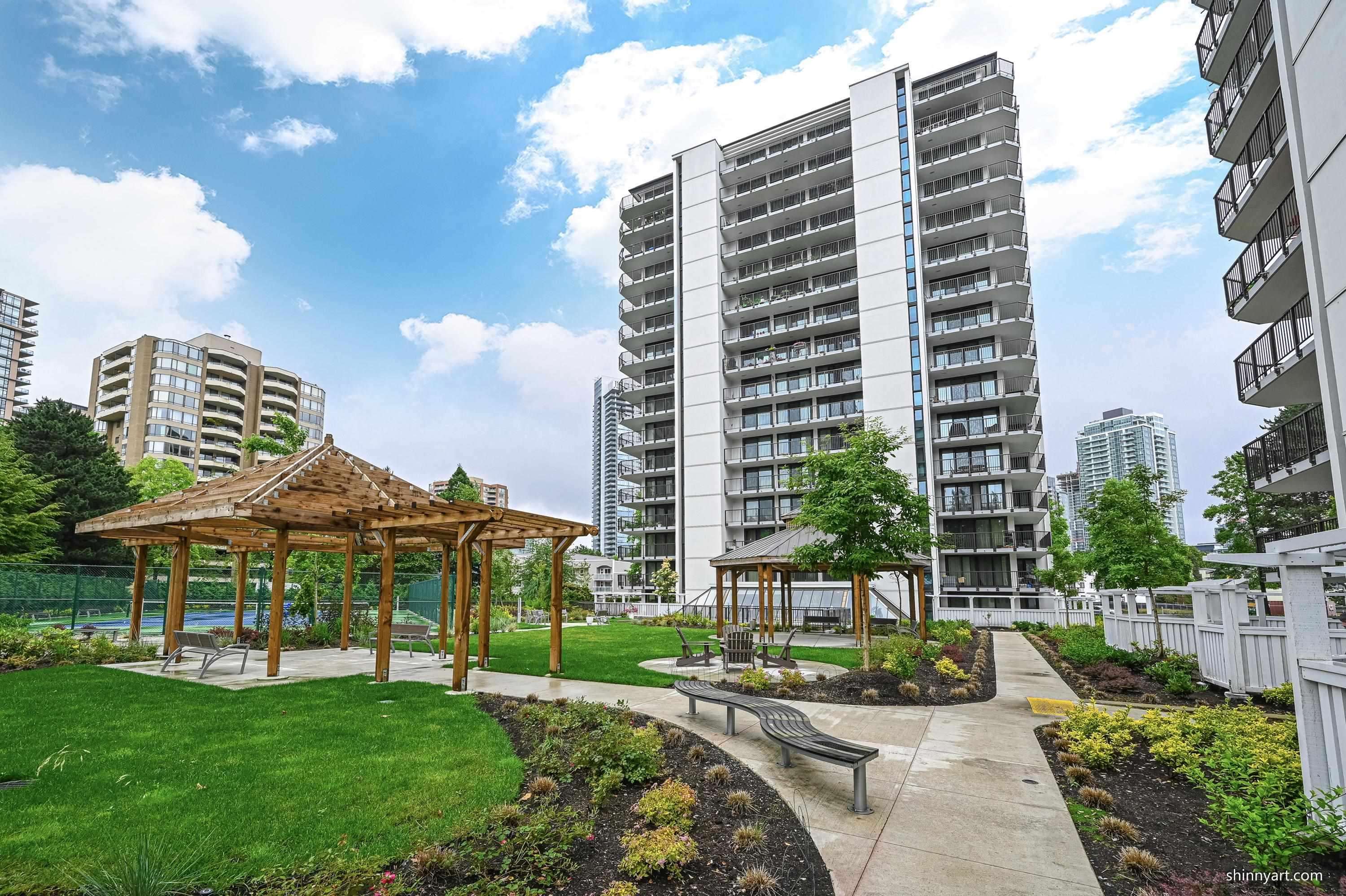 Metrotown Apartment/Condo for sale:  2 bedroom 922 sq.ft. (Listed 2023-06-13)