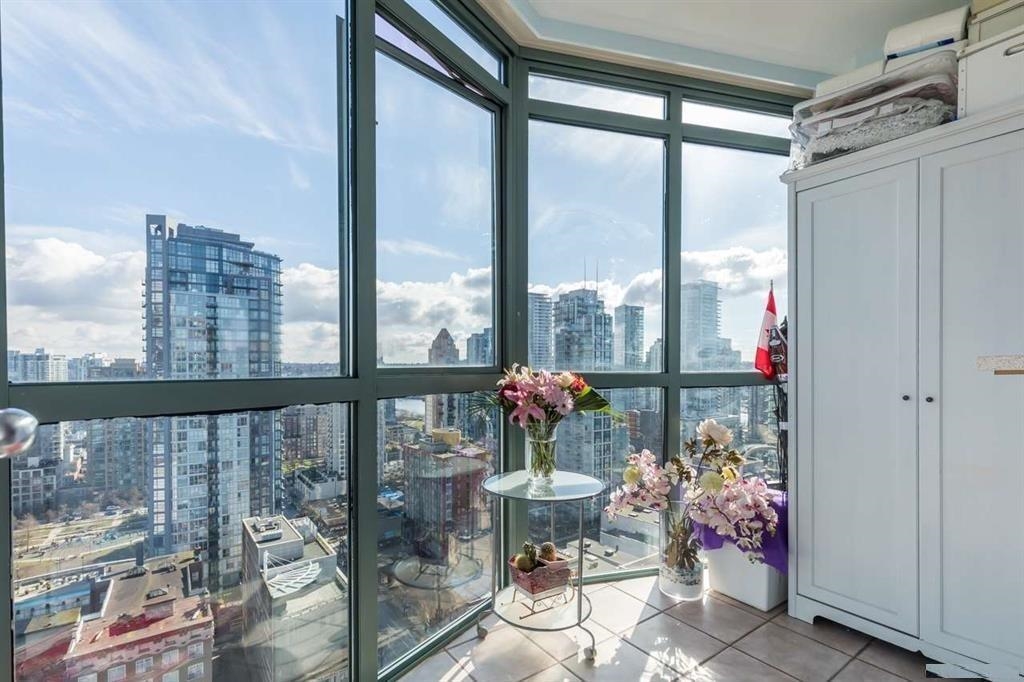 2207-1188 HOWE STREET, Vancouver, British Columbia, 2 Bedrooms Bedrooms, ,2 BathroomsBathrooms,Residential Attached,For Sale,R2787714